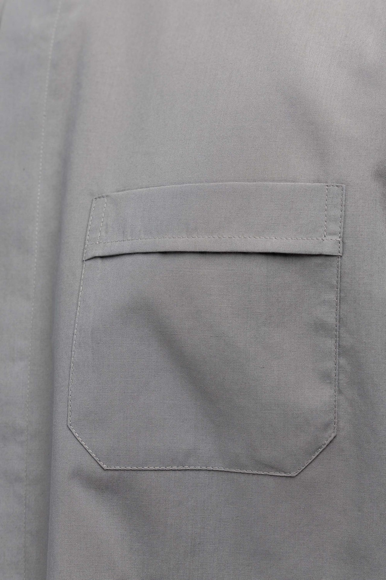 Camicia clergy grigio chiaro a maniche corte con colletto romano