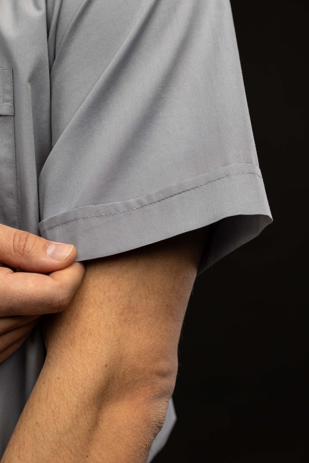 Camicia clergy grigio chiaro a maniche corte con colletto romano