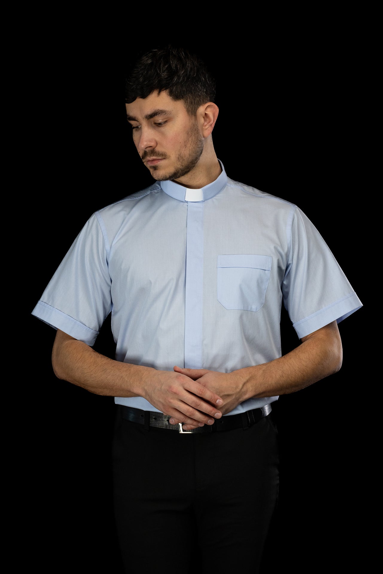 Camicia clergy azzurra a maniche corte con colletto romano
