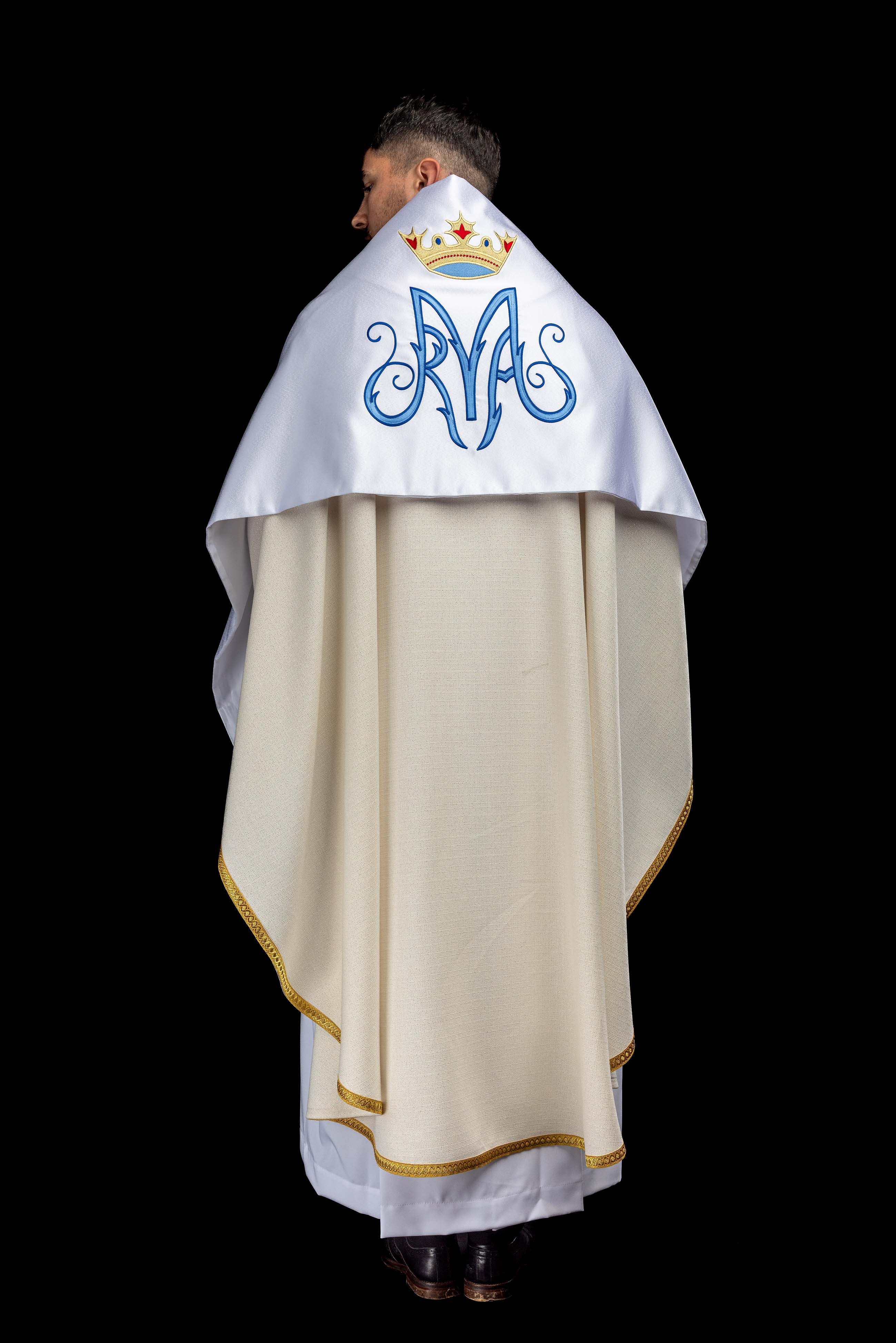 Velo omerale bianco con simbolo mariano ricamato