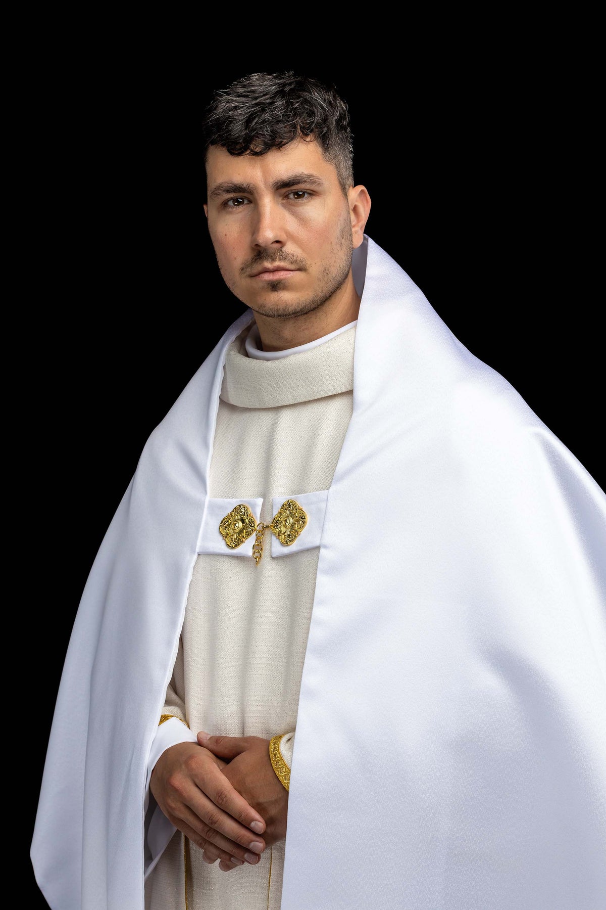 Velo omerale bianco con simbolo mariano ricamato