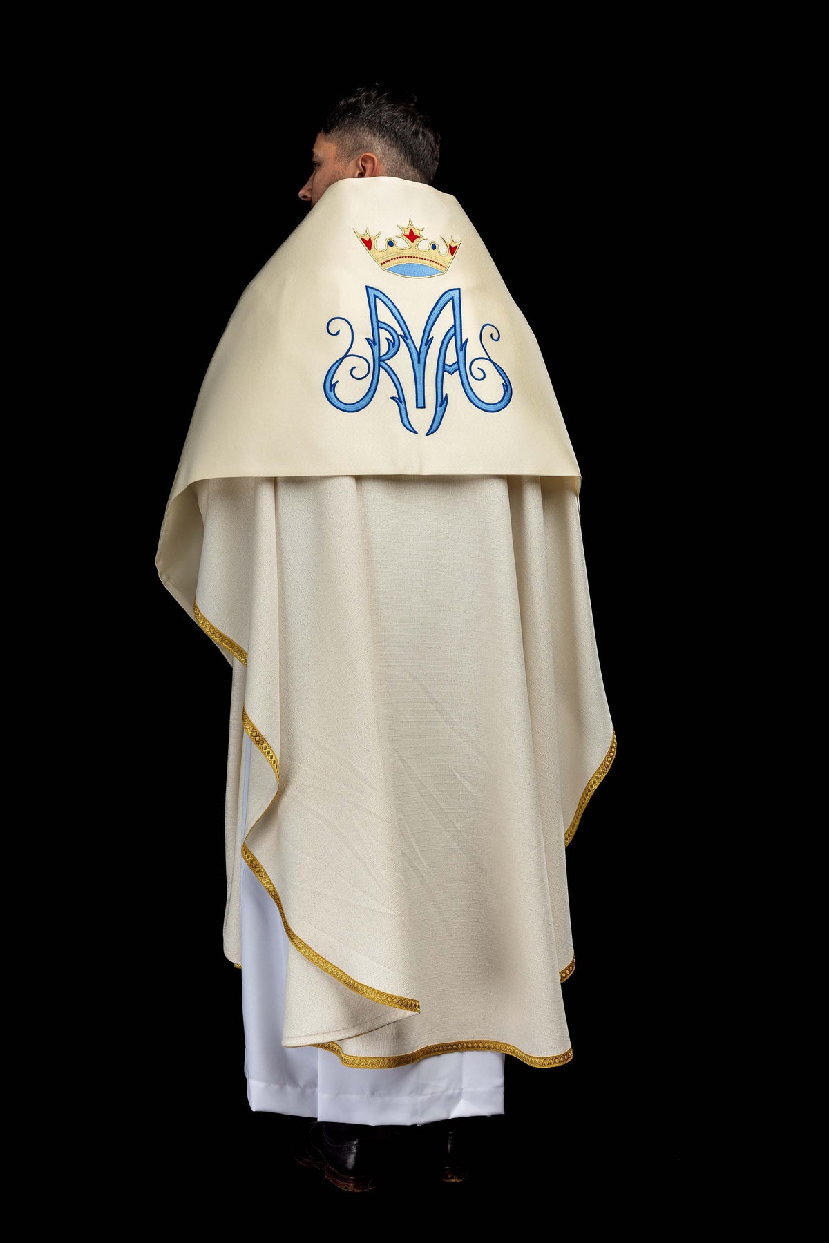 Velo omerale écru con simbolo mariano ricamato