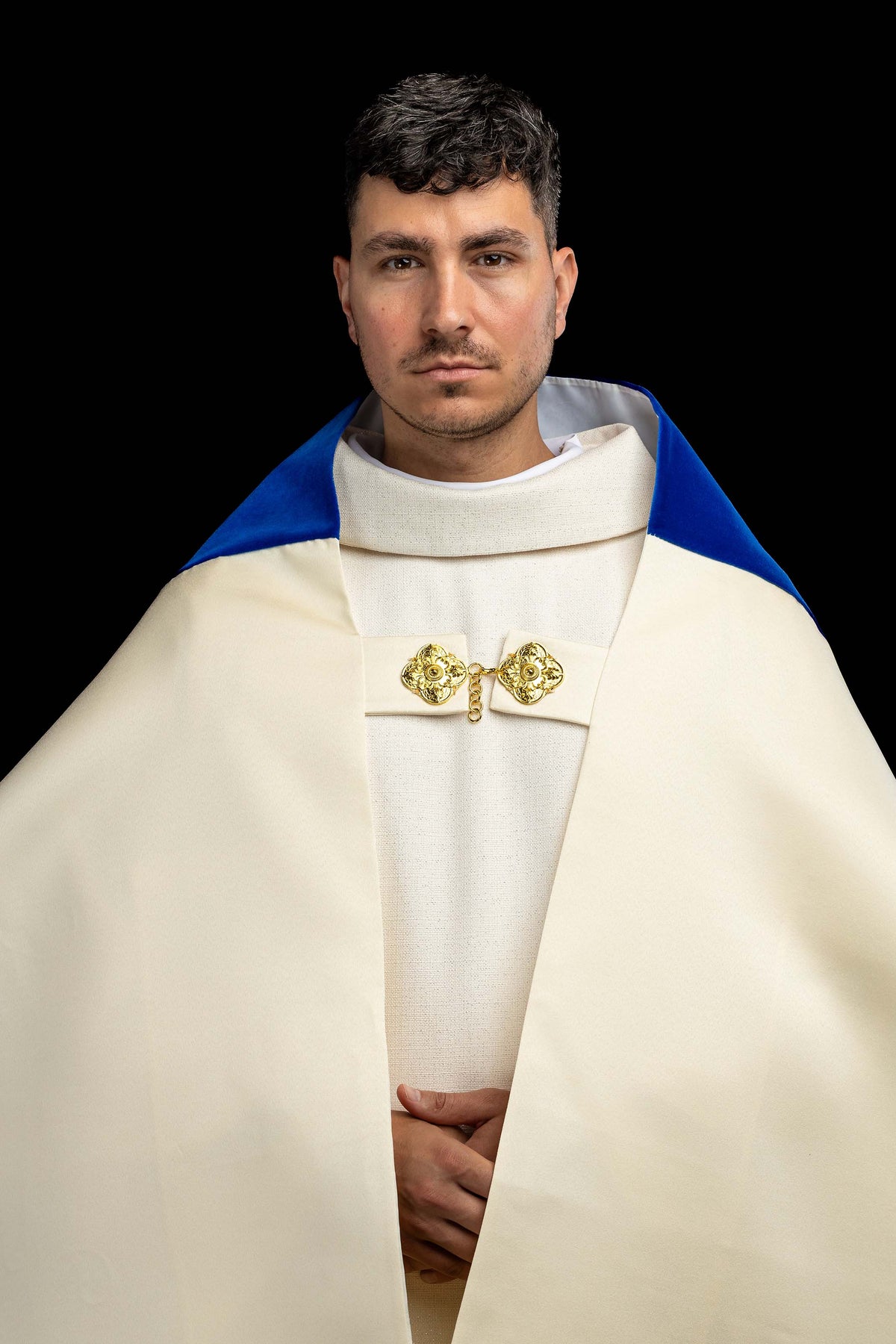 Velo omerale con simbolo mariano ricamato su velluto blu