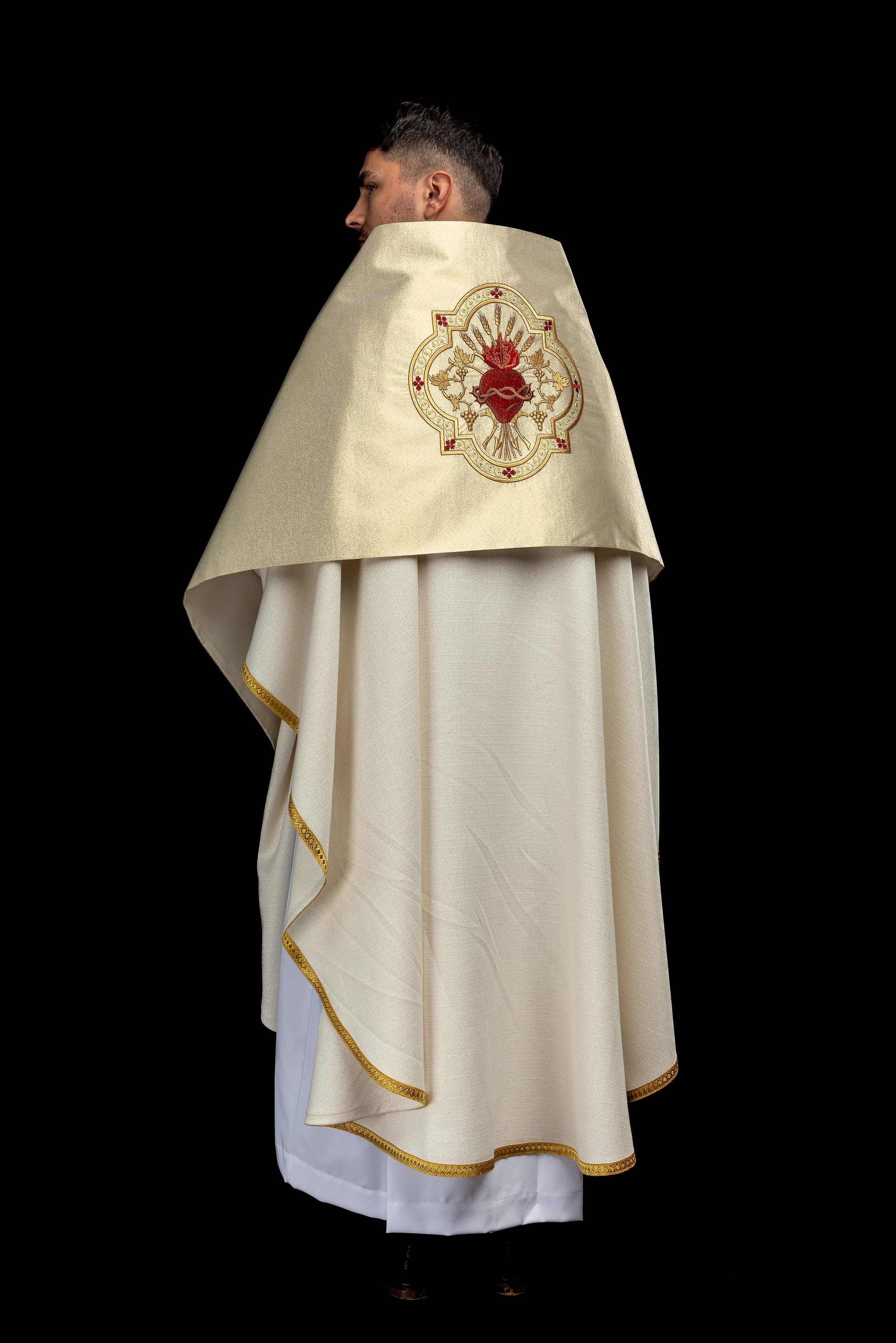 Velo omerale dorato con simbolo del Sacro Cuore di Gesù ricamato