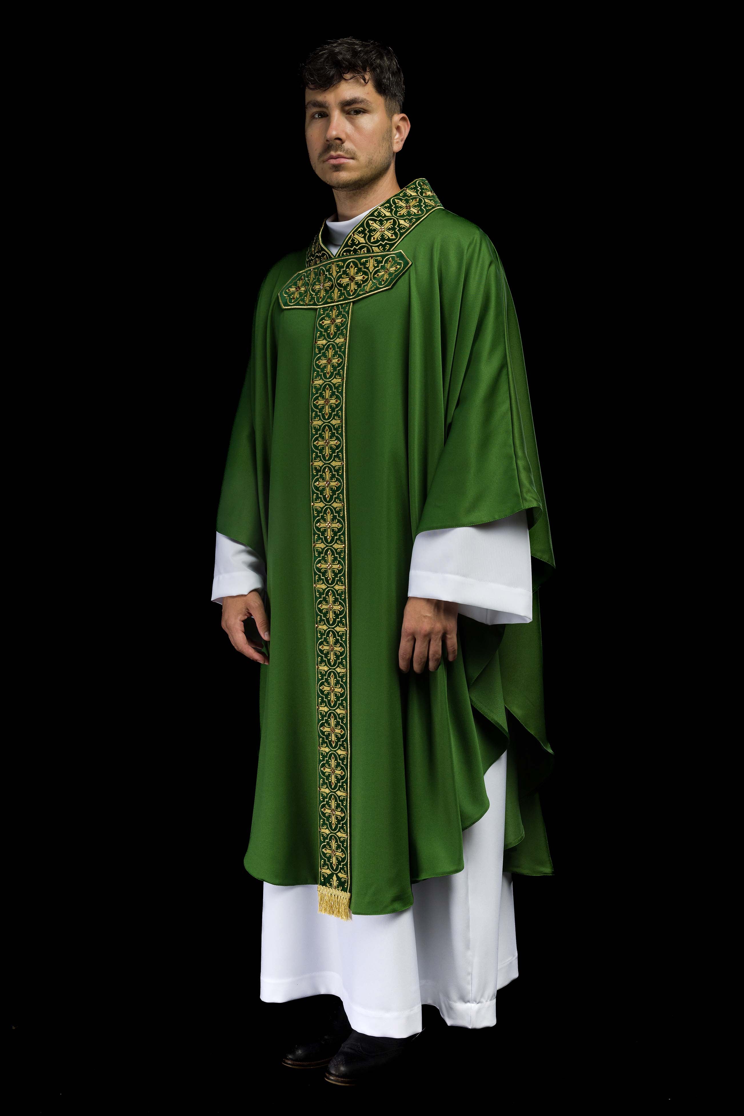 Casula Verde riccamente ricamata decorazione con le pietre