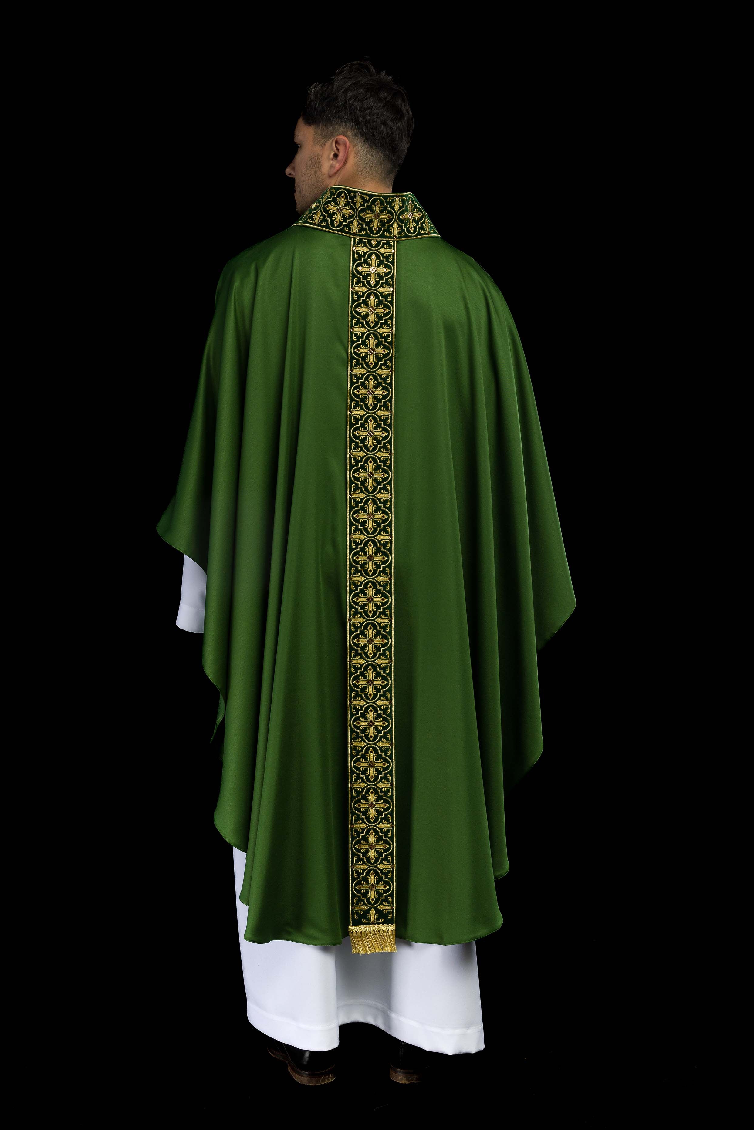 Casula Verde riccamente ricamata decorazione con le pietre