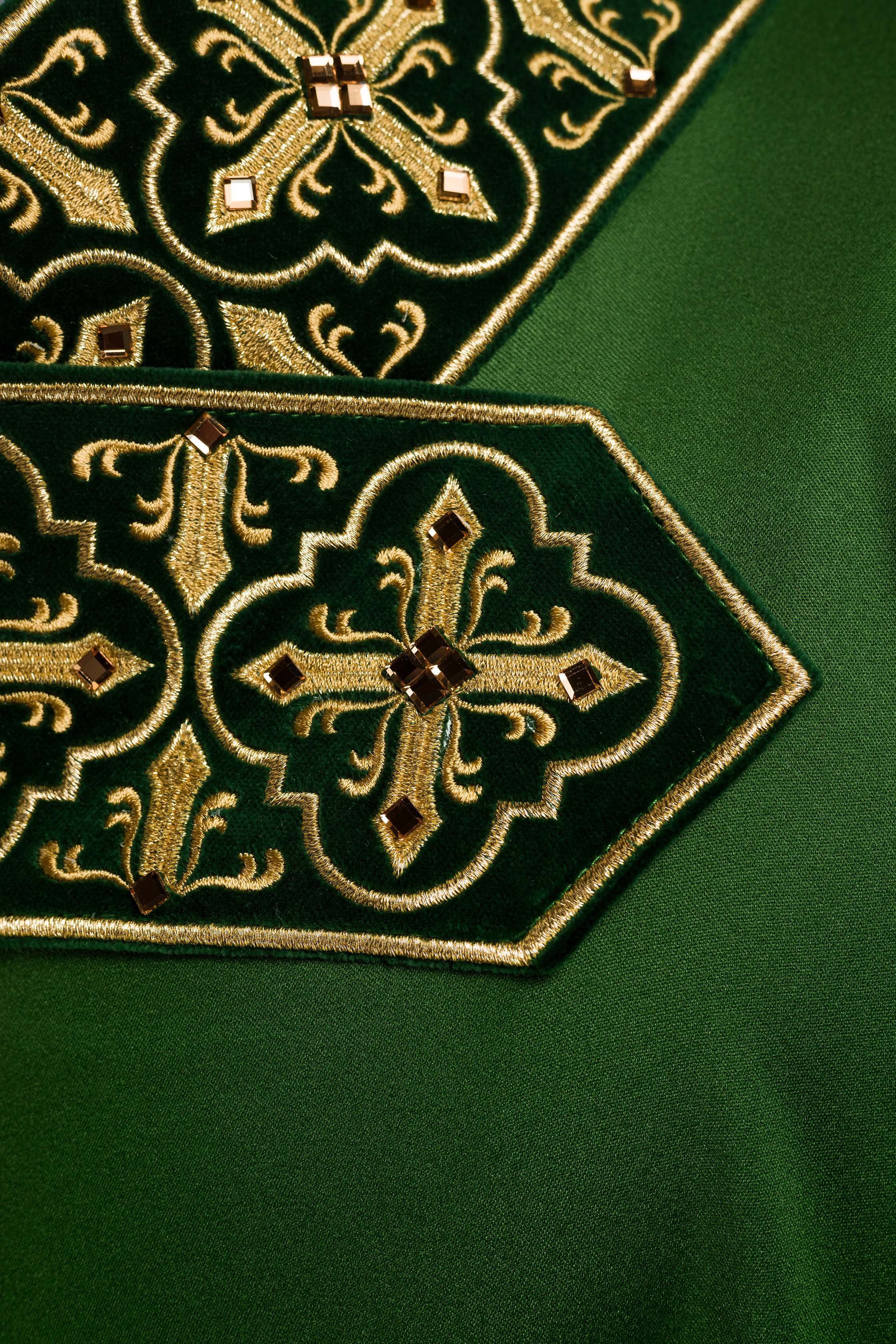 Casula Verde riccamente ricamata decorazione con le pietre