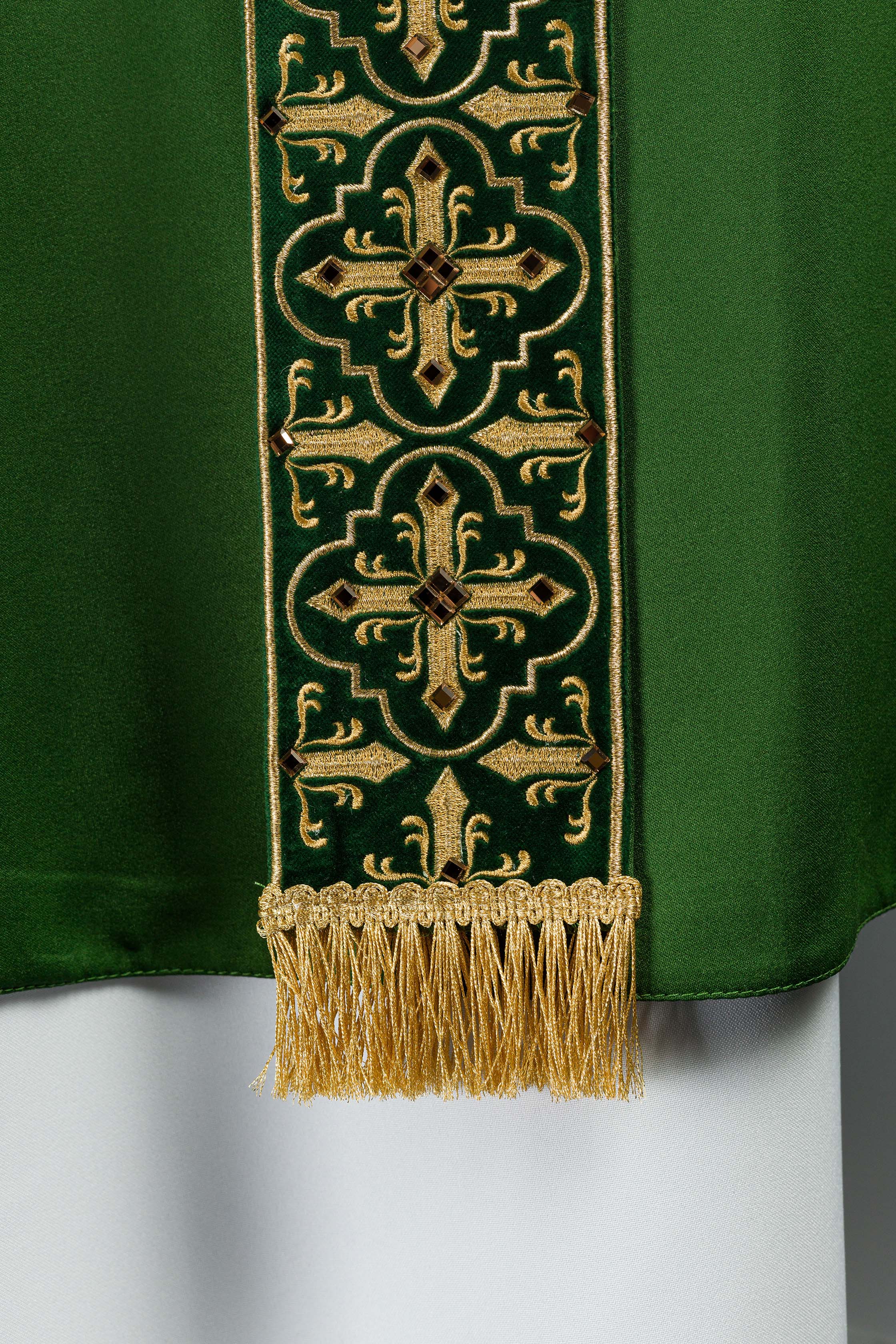 Casula Verde riccamente ricamata decorazione con le pietre