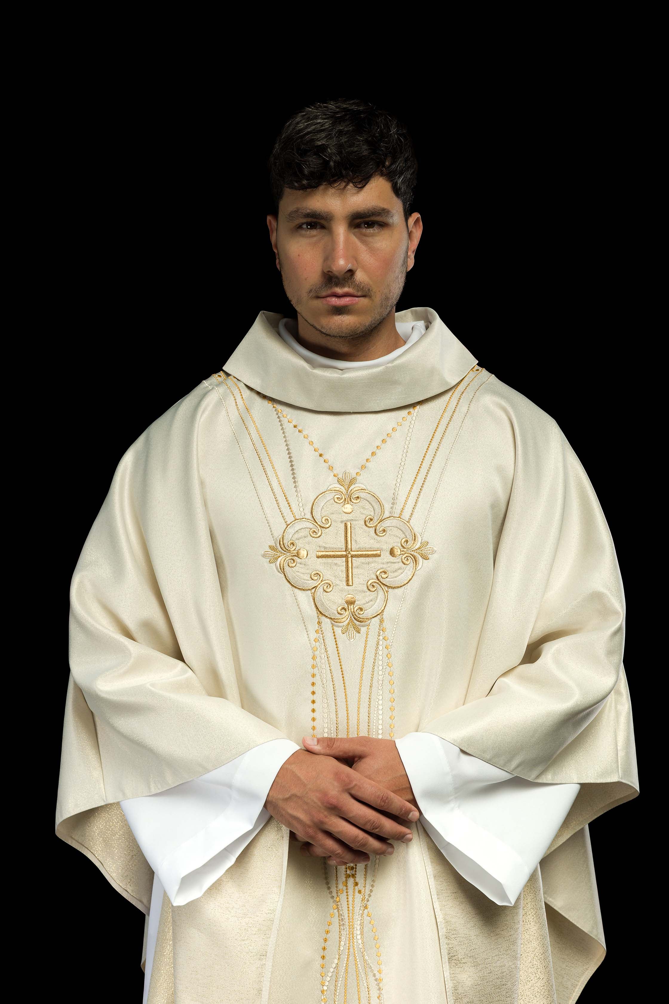 Casula in tessuto lucente ispirato al rosario