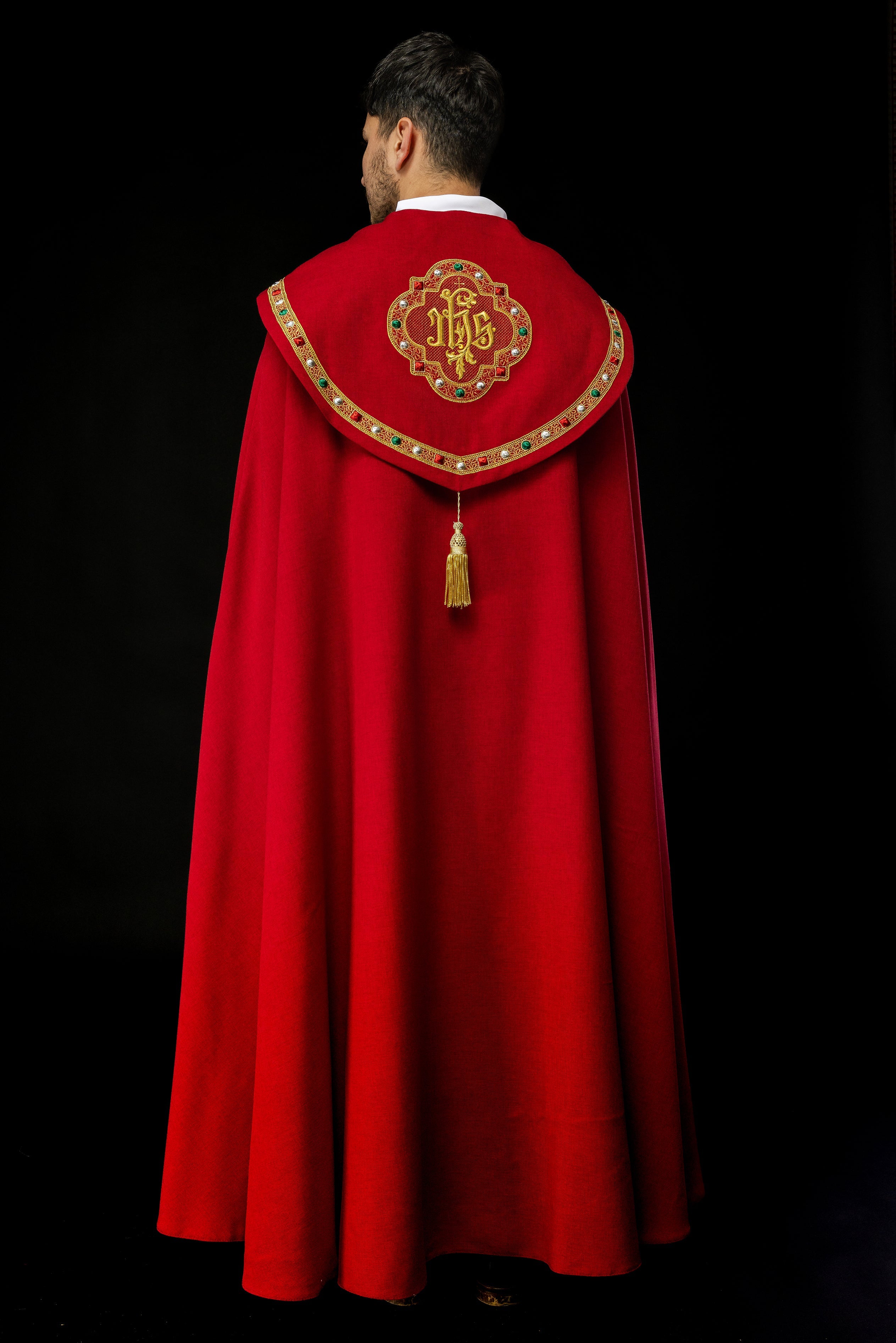 Piviale liturgico rosso con IHS oro