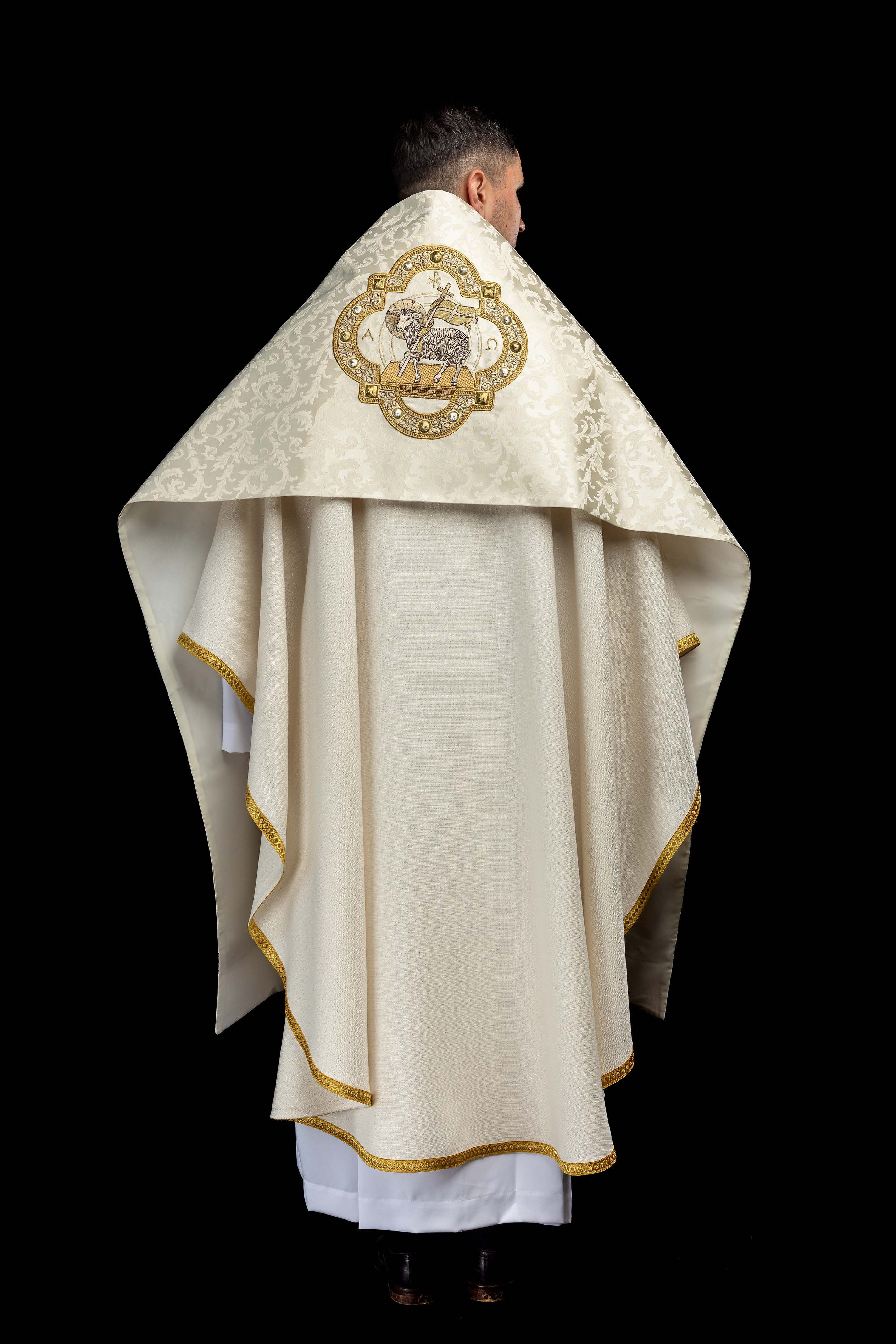 Velo omerale in tessuto jacquard con ricamo dell’Agnello Pasquale