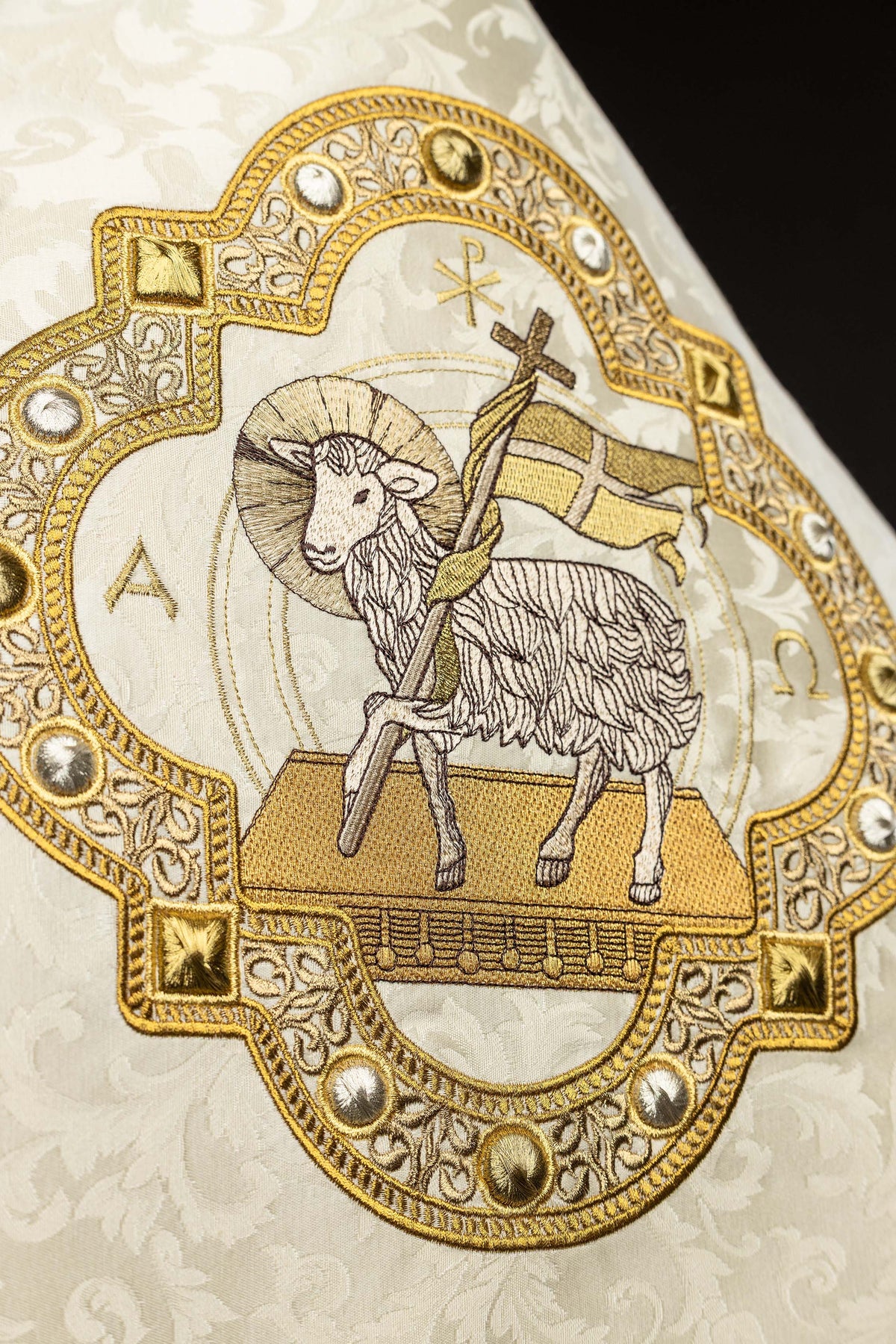 Velo omerale in tessuto jacquard con ricamo dell’Agnello Pasquale