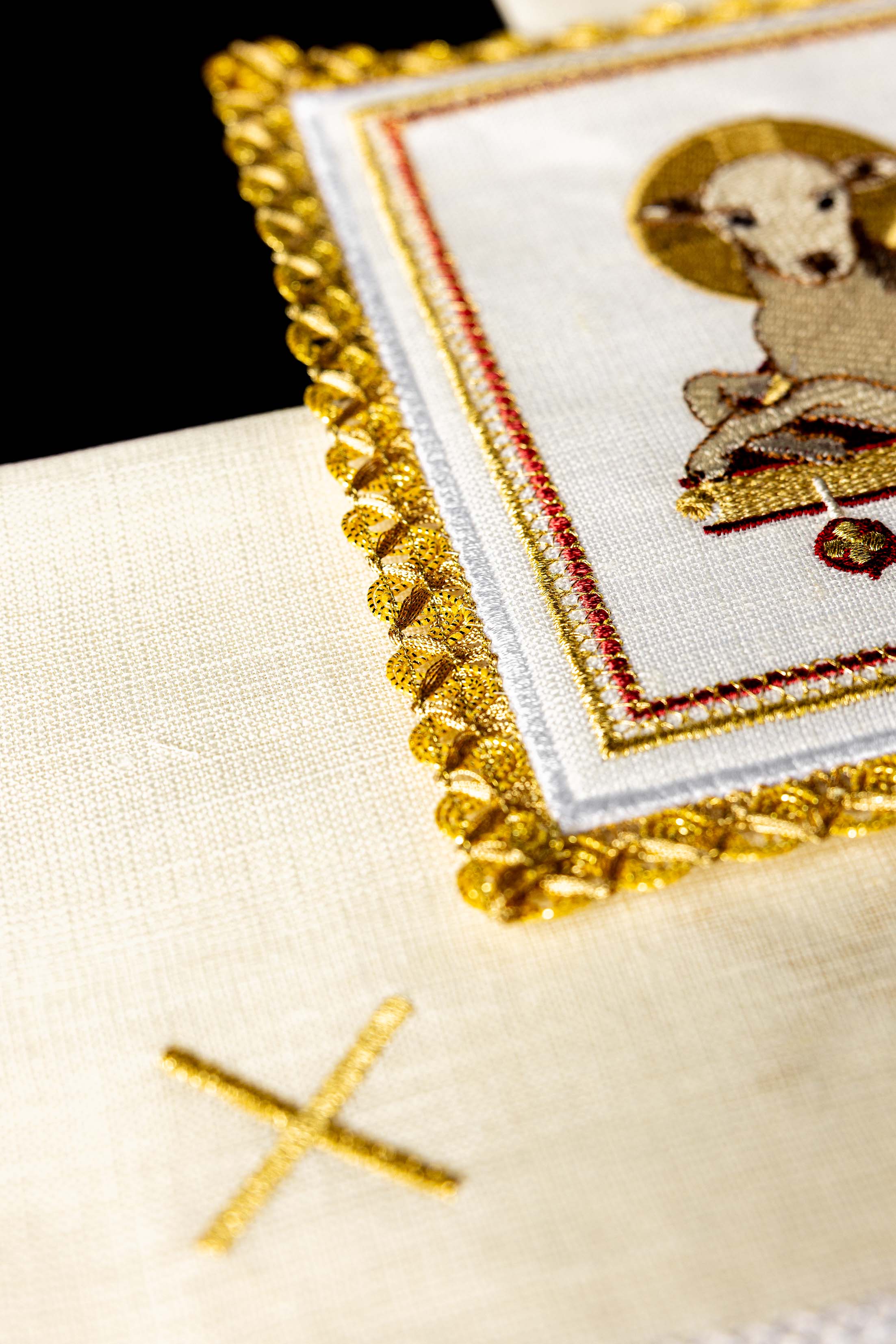 Servizio da Messa in lino con motivo Agnello