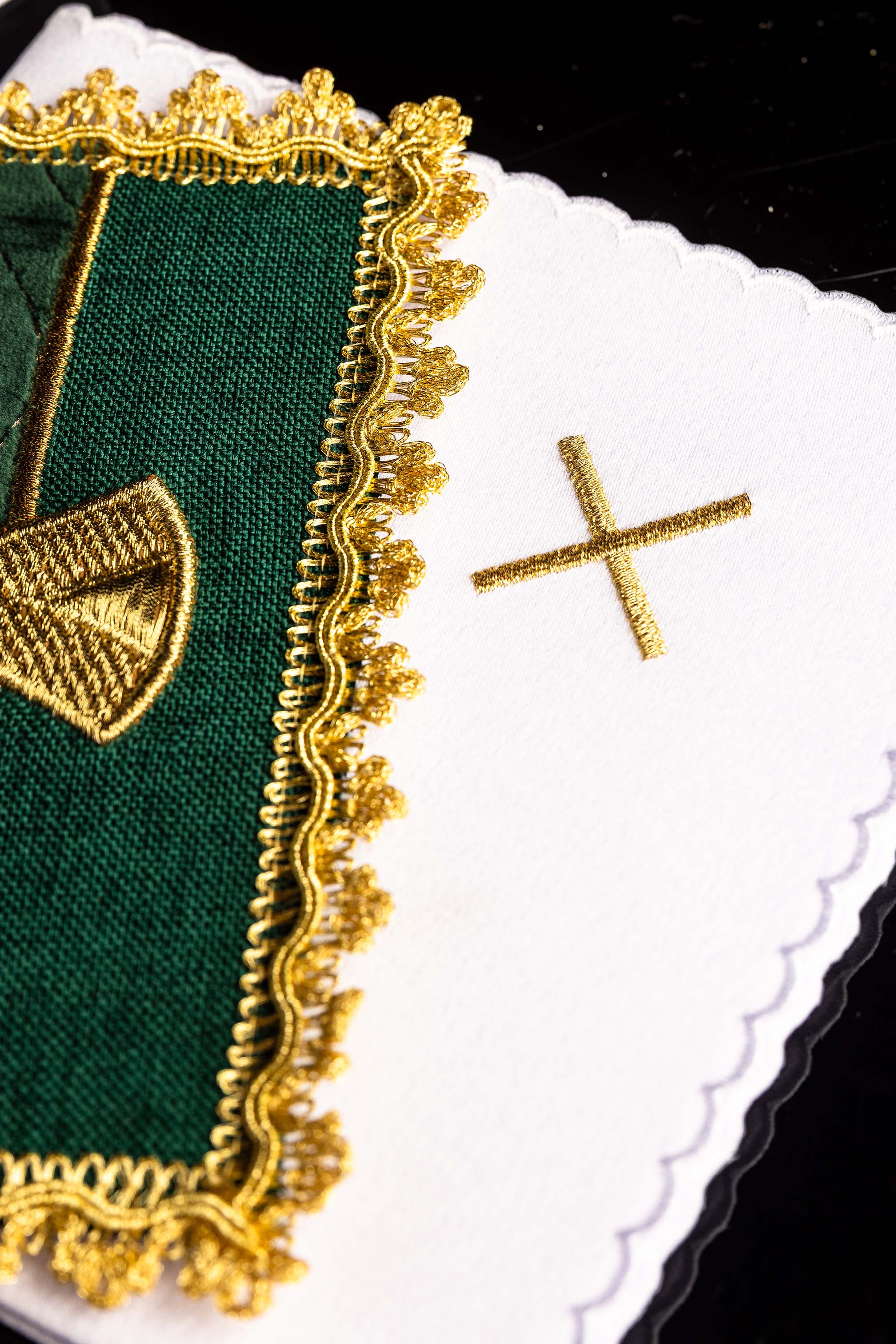 Servizio da altare del calice verde ricamato su velluto