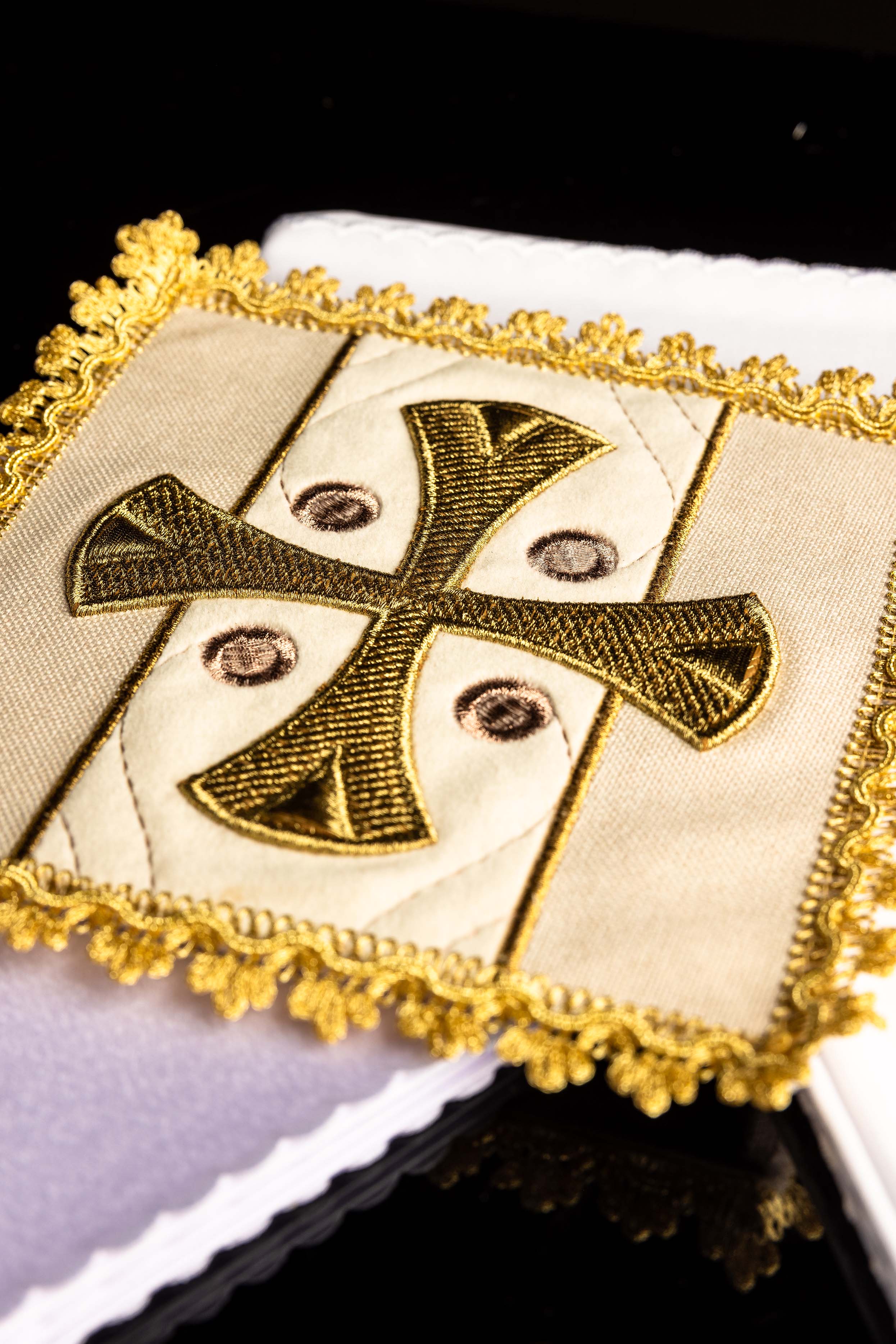 Servizio da altare liturgica del calice ecru ricamato su velluto