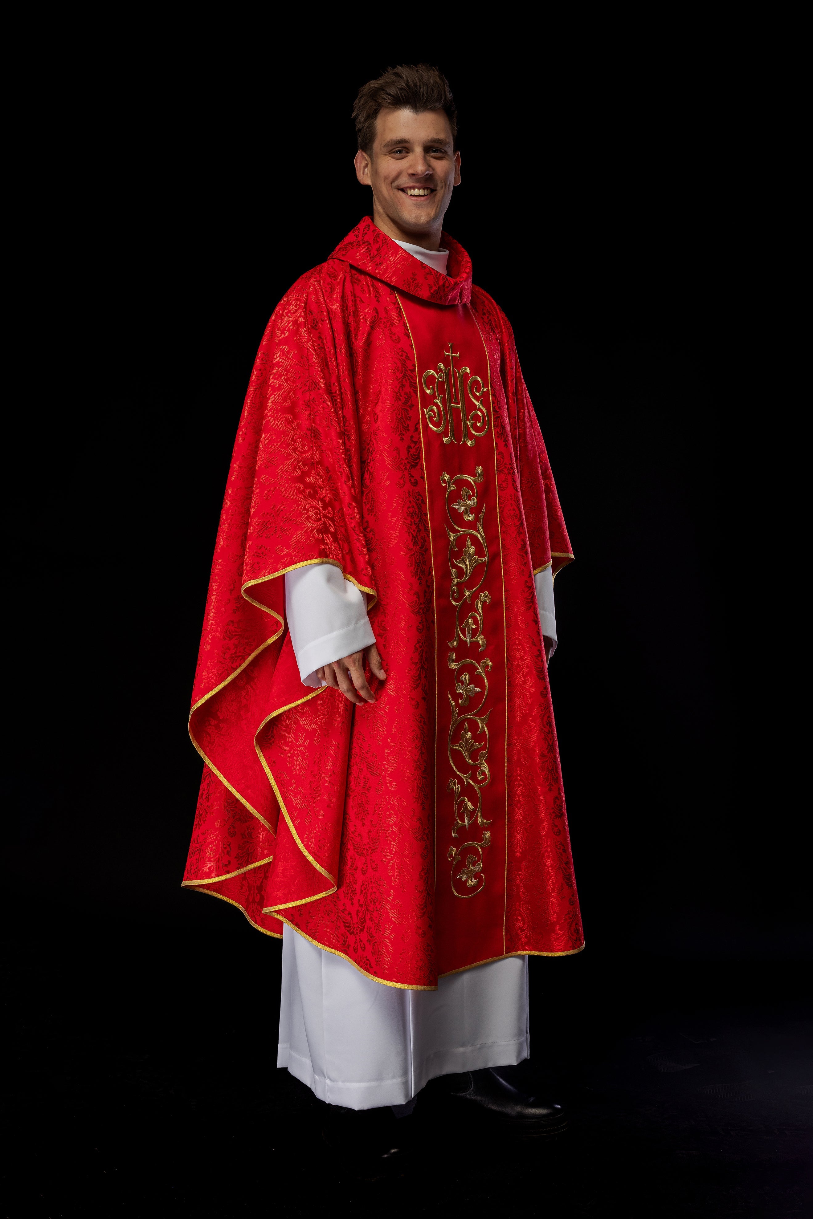 Casula liturgica rossa con cintura IHS riccamente decorata