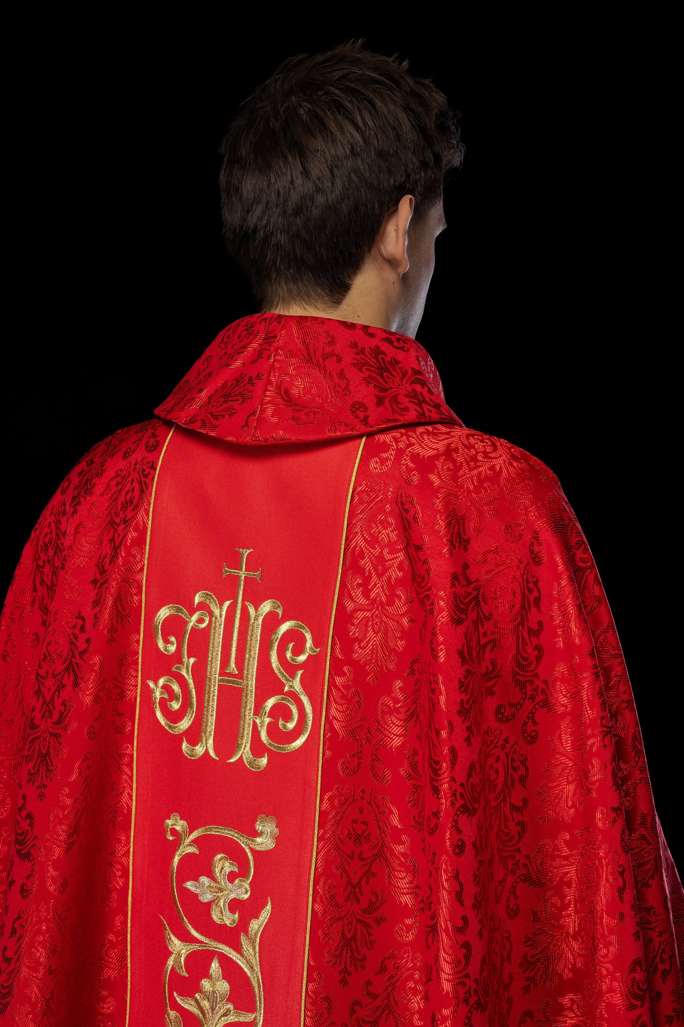 Casula liturgica rossa con cintura IHS riccamente decorata