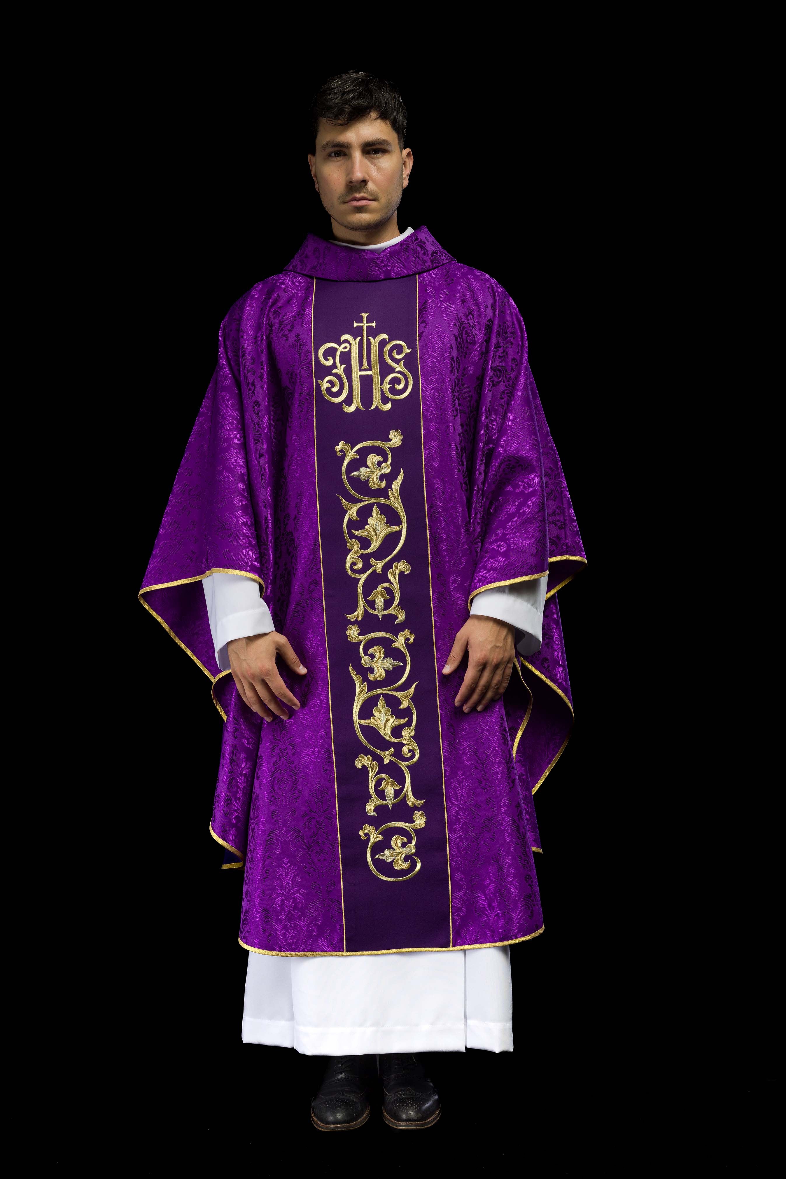 Casula liturgica viola con cintura IHS riccamente decorata