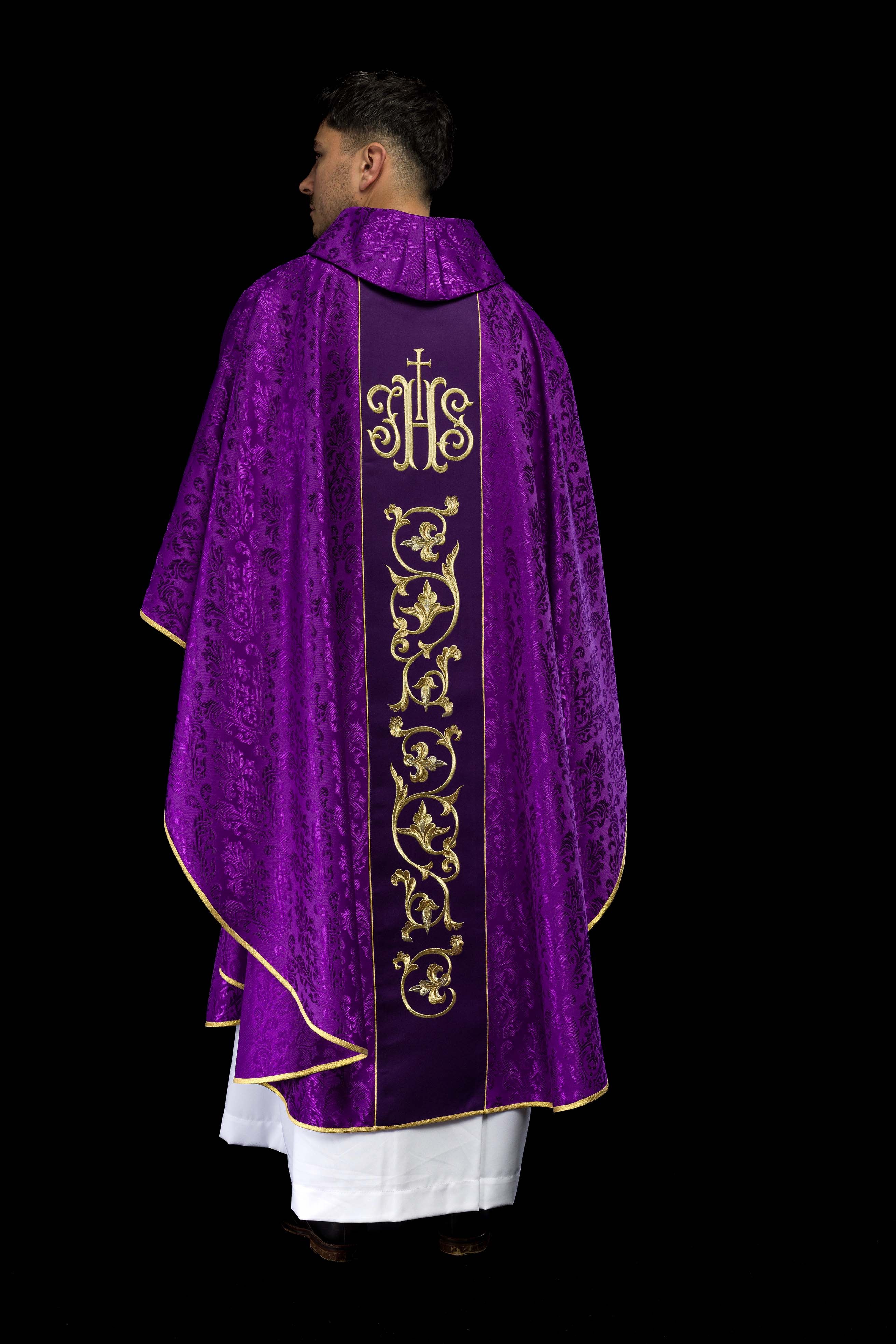 Casula liturgica viola con cintura IHS riccamente decorata