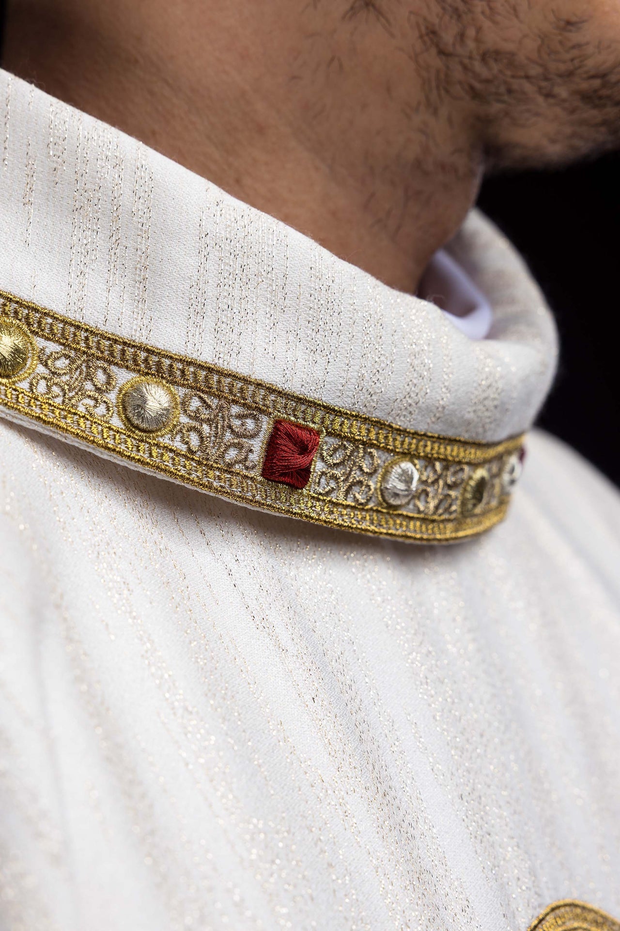 Casula ricamata con l’immagine dei Tre Cuori