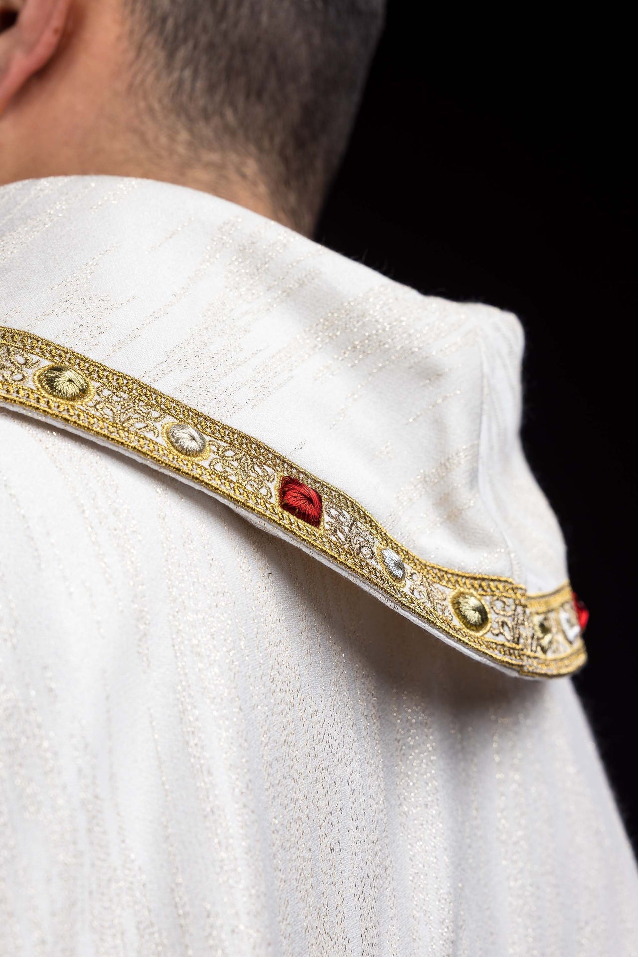 Casula ricamata con l’immagine dei Tre Cuori