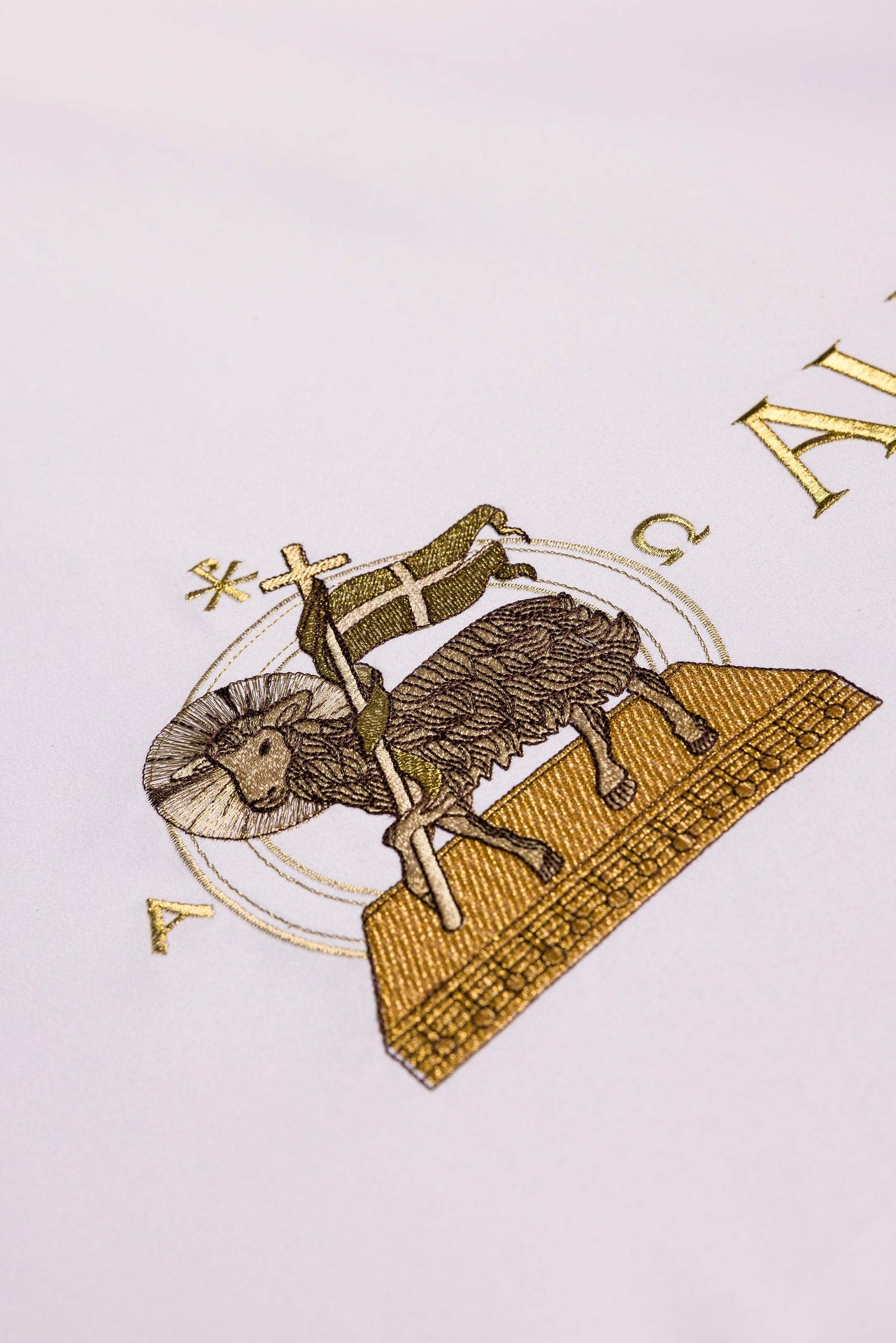 Tovaglia d’altare pasquale con ricamo dell’Agnello