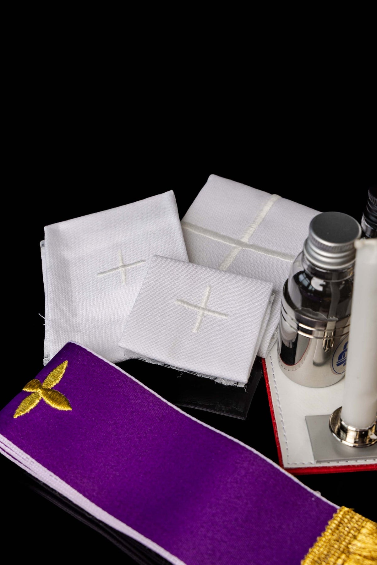Valigetta missionaria a tracolla con dotazione liturgica