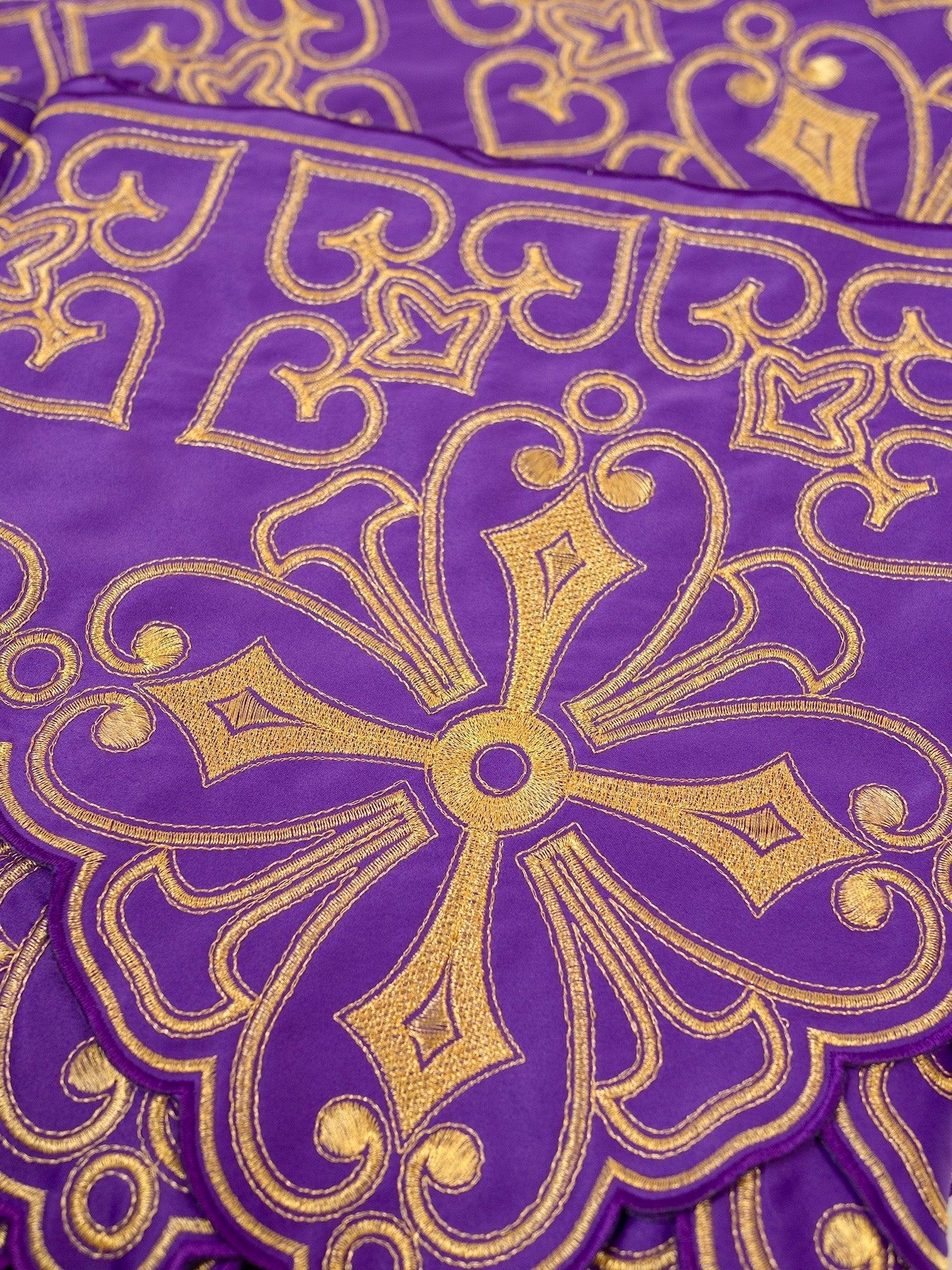 Balza per tovaglia d'altare con ricamo frontale Rosetta Viola KOM/038/03 22cm 3,5m - PERILPRETE.IT