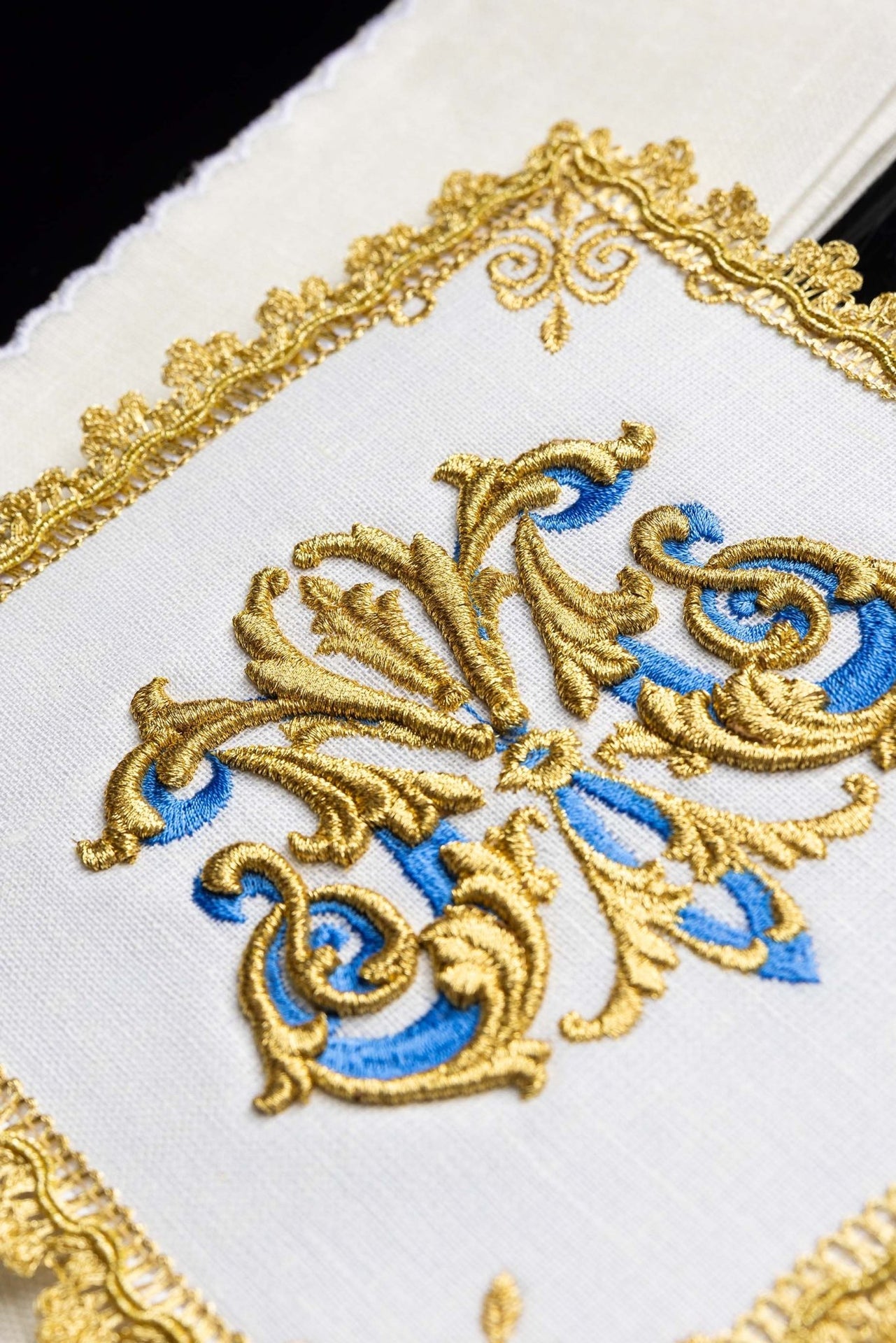 Bielizna kielichowa haftowana Złoty Symbol Maryjny LEN