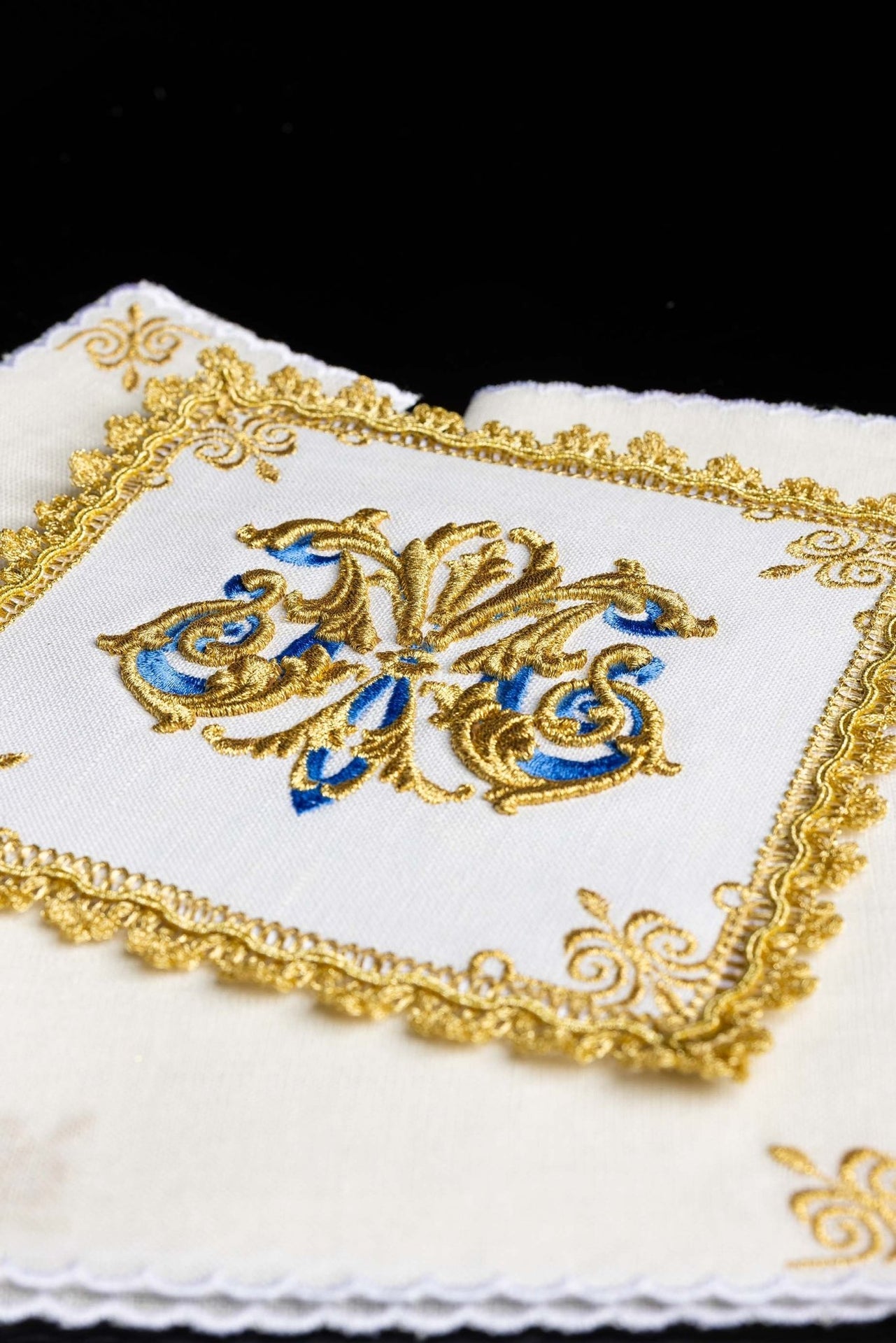 Bielizna kielichowa haftowana Złoty Symbol Maryjny LEN