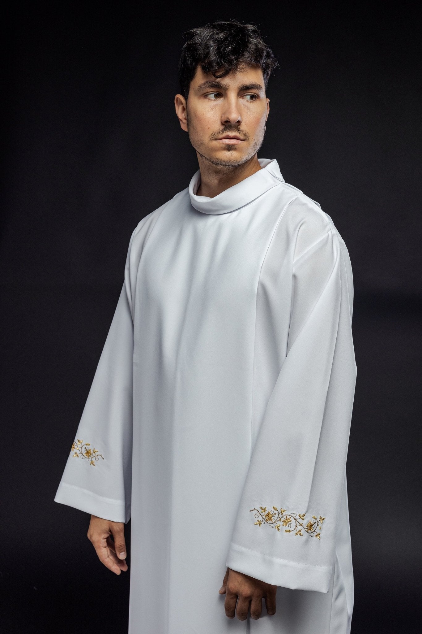 Camice sacerdotale ricamato con dolcevita bianco KAB/005/04/12 135cm/164cm - PERILPRETE.IT