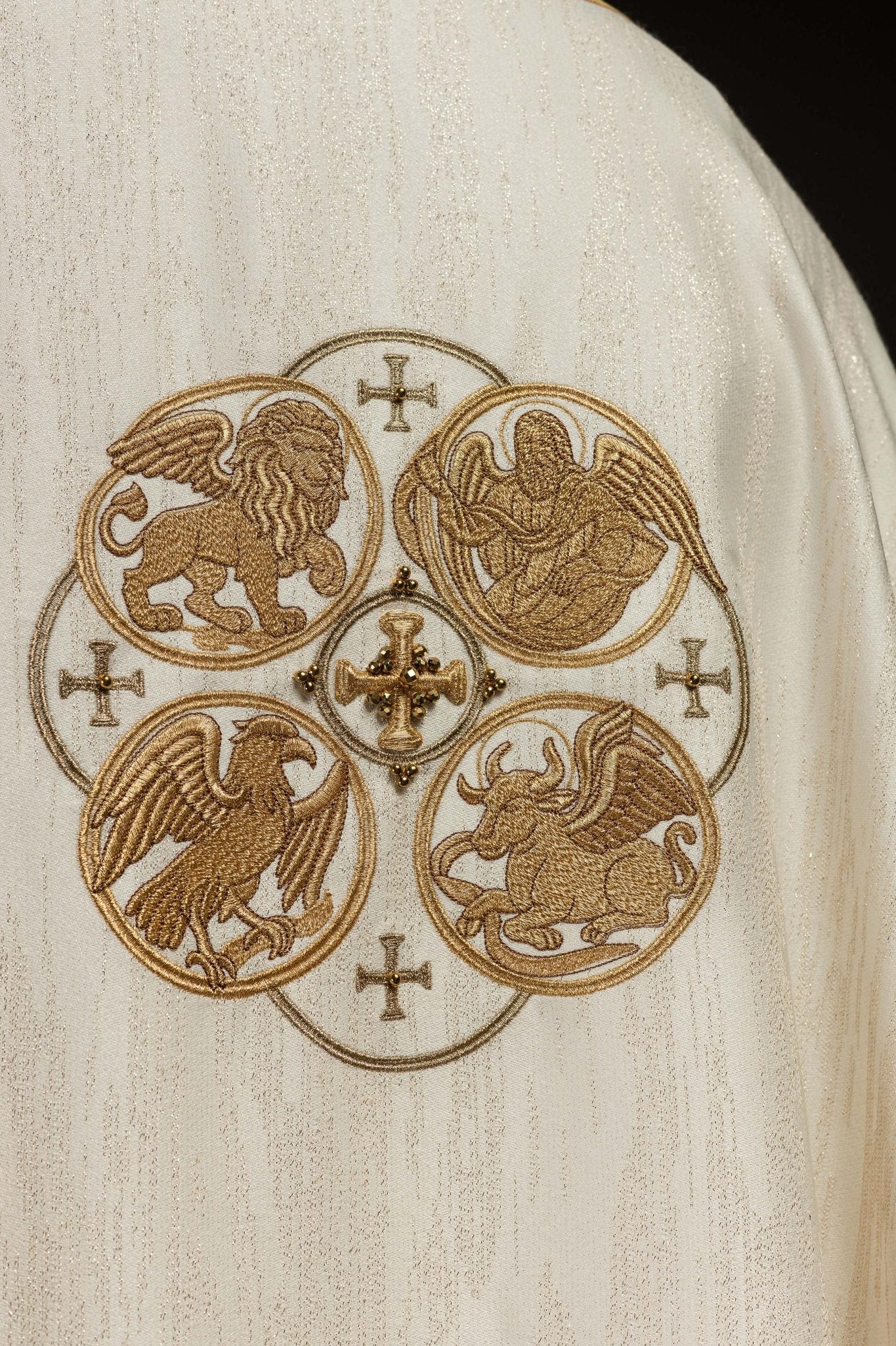 Casula bianca con ricamo dei 4 Evangelisti su tessuto decorativo KOA/005/05/99 - PERILPRETE.IT