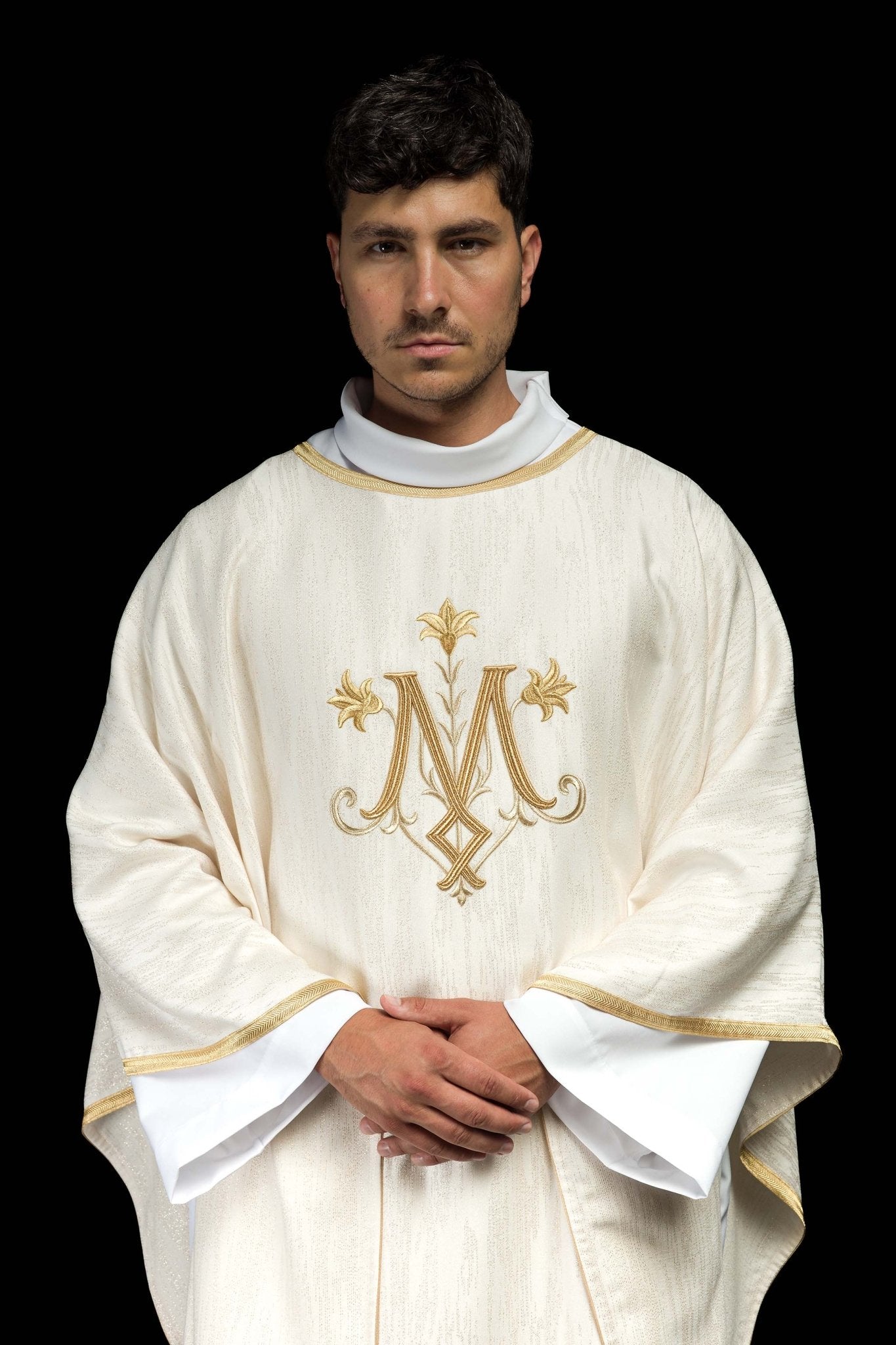 Casula color ecru con motivo mariano ricamato su tessuto decorativo KOA/004/05/99 - PERILPRETE.IT