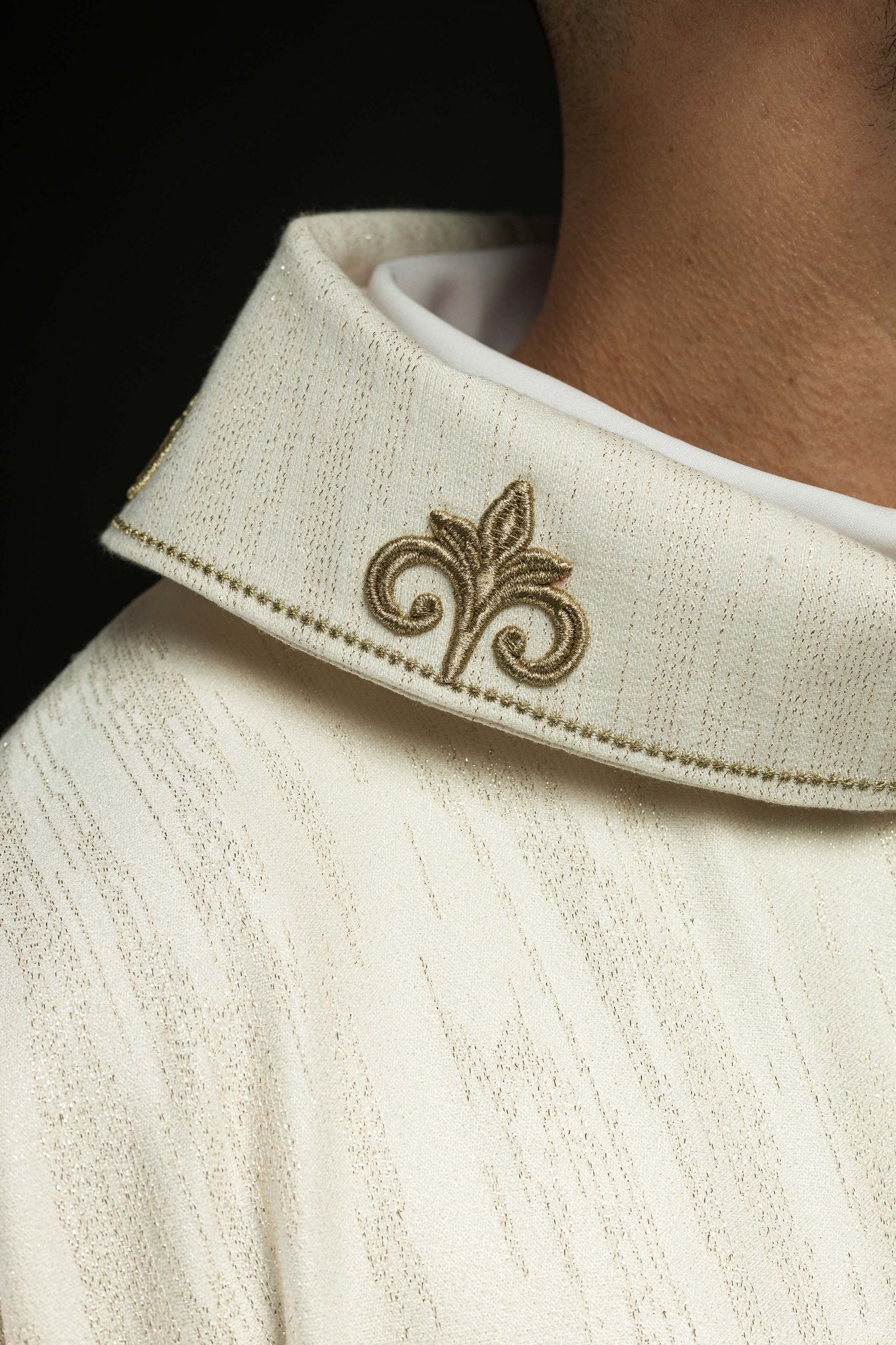 Casula color ecru con motivo ricamato della croce su tessuto decorativo LE/7036/05 - PERILPRETE.IT