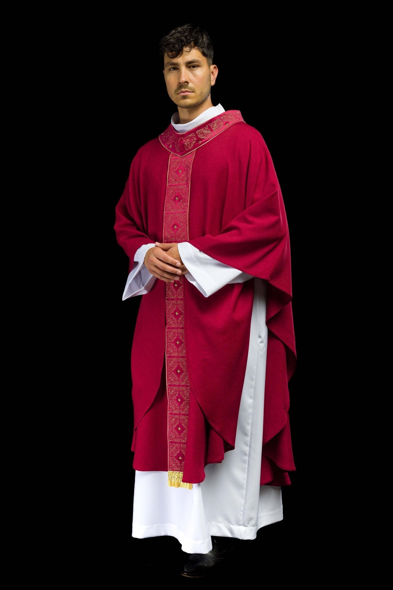 Casula con cintura e colletto riccamente ricamati in rosso S-7057-02-70 - PERILPRETE.IT
