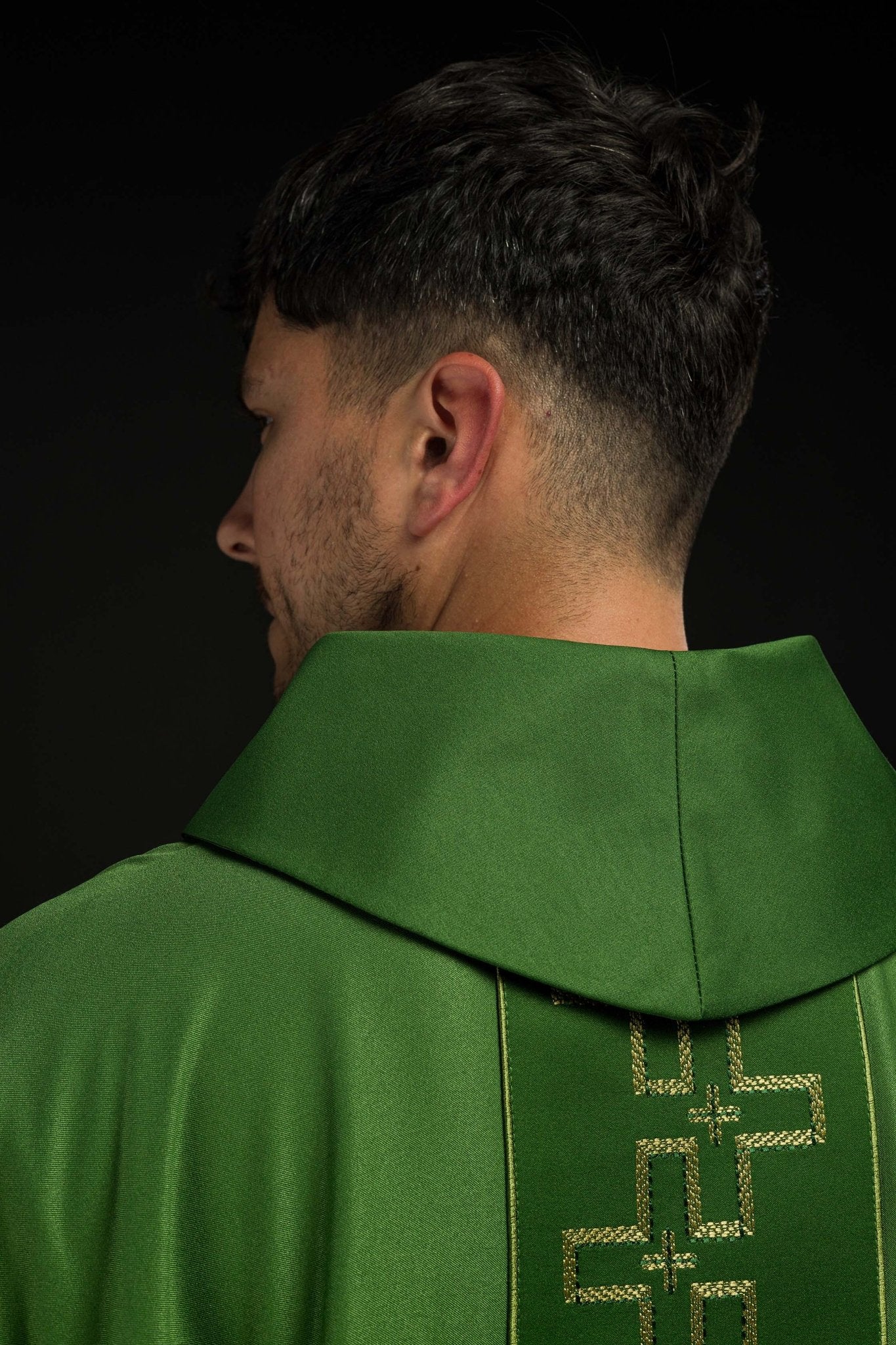 Casula con cintura riccamente ricamata con ricamo a croce in verde S-7060-01-53 - PERILPRETE.IT