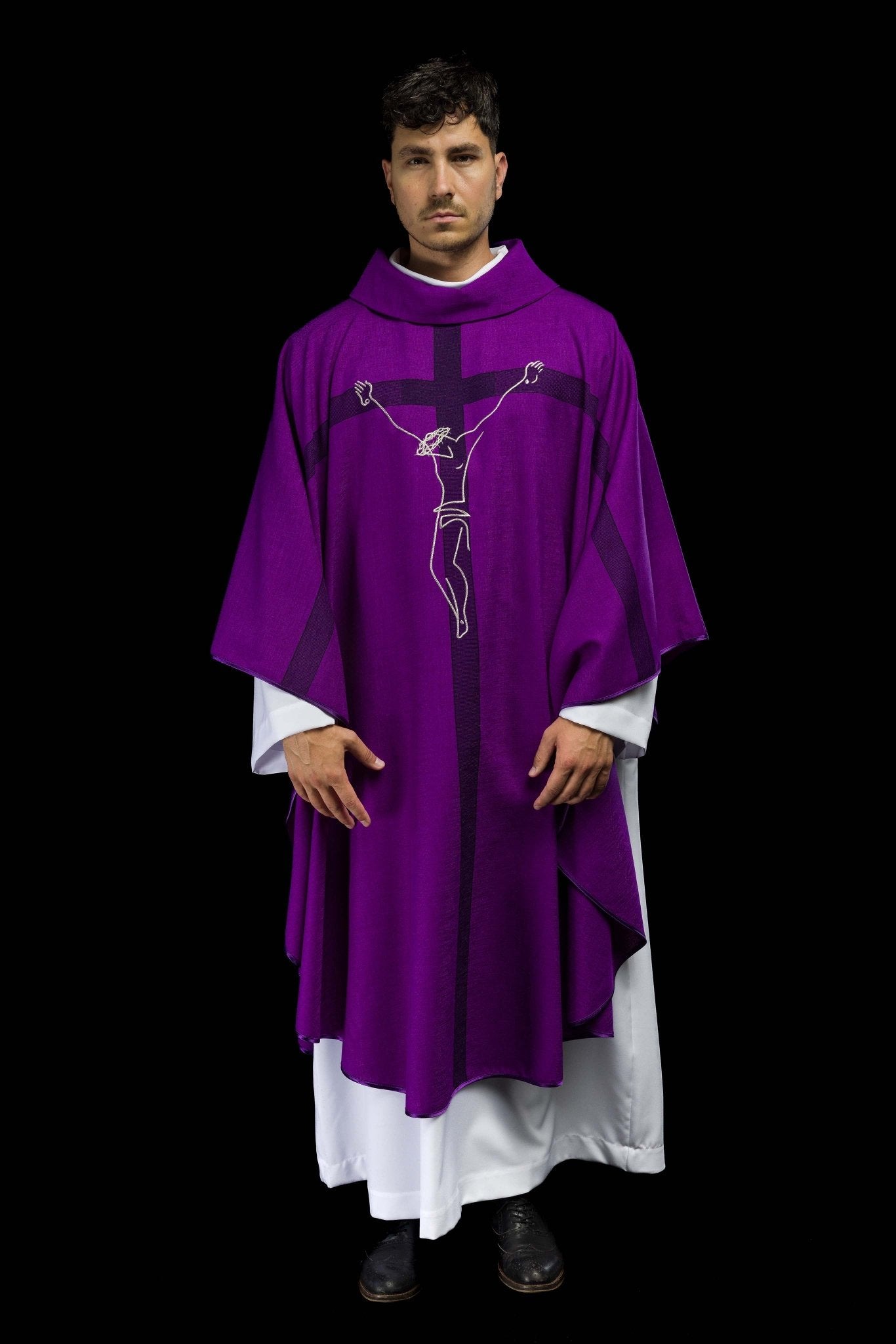 Casula con motivo di Gesù sulla croce in colore viola HA7049-03 FIOLET - PERILPRETE.IT