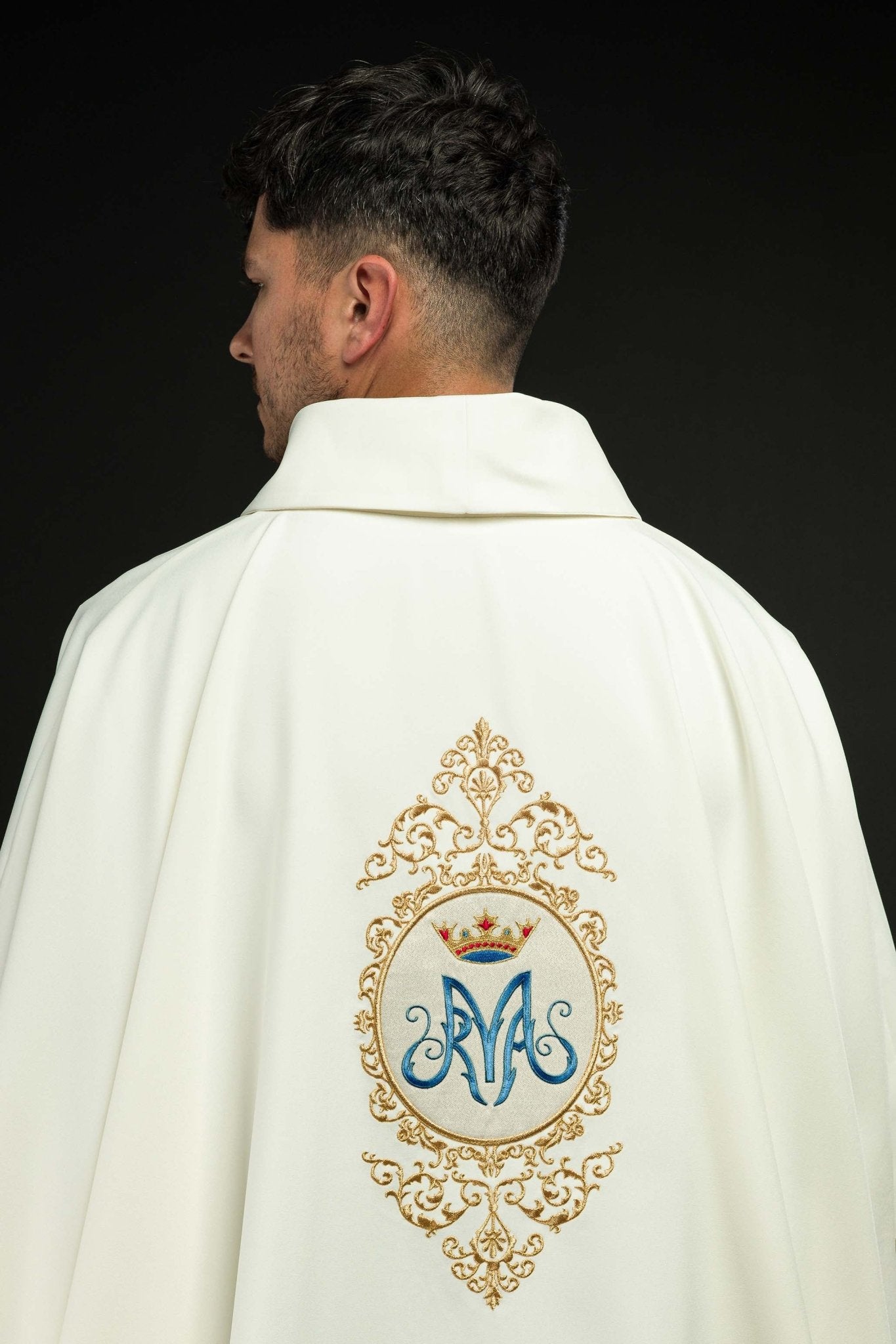 Casula con motivo mariano contornato da ricami dorati KOR/232/05/12 ECRU - PERILPRETE.IT