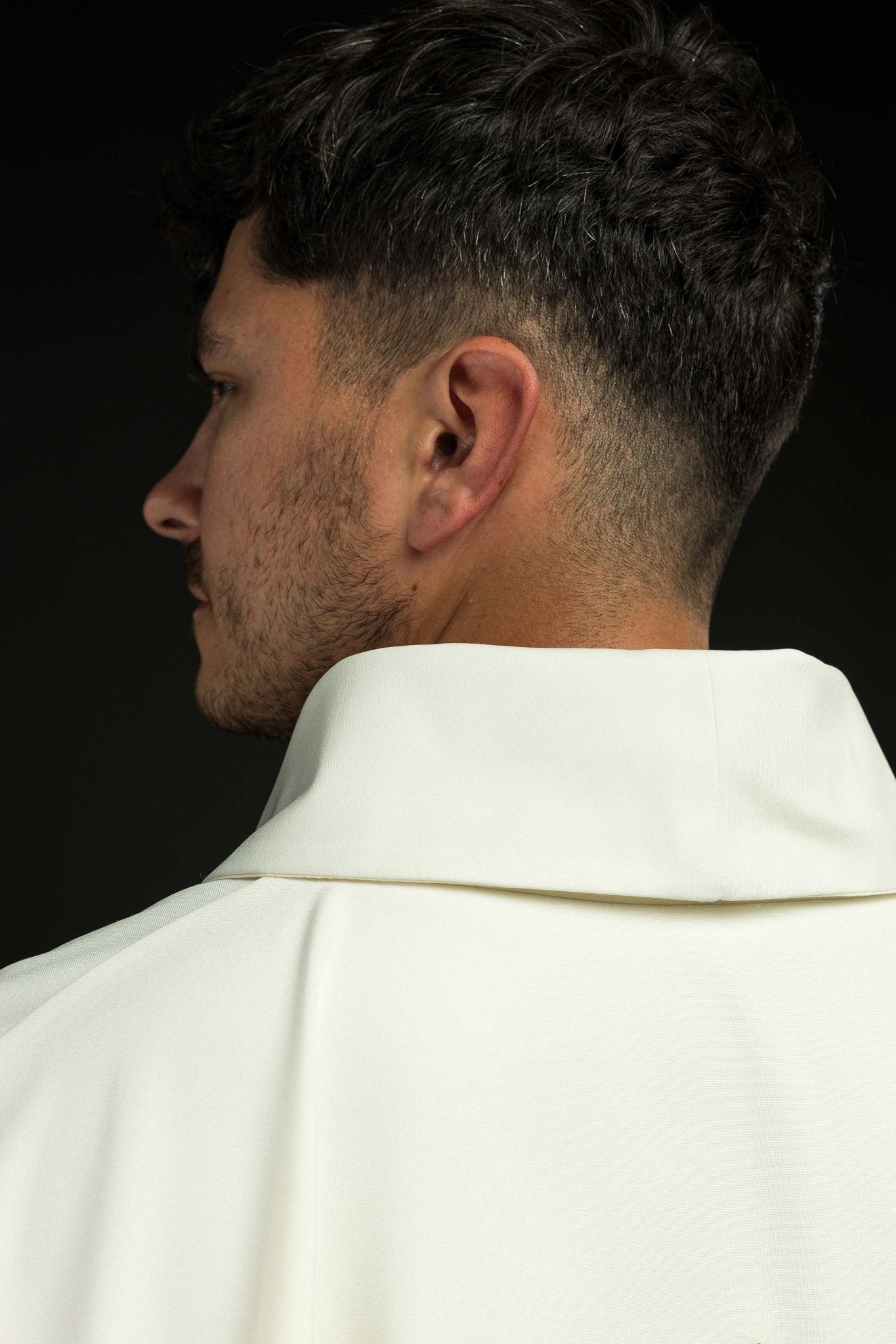 Casula con motivo mariano contornato da ricami dorati KOR/232/05/12 ECRU - PERILPRETE.IT