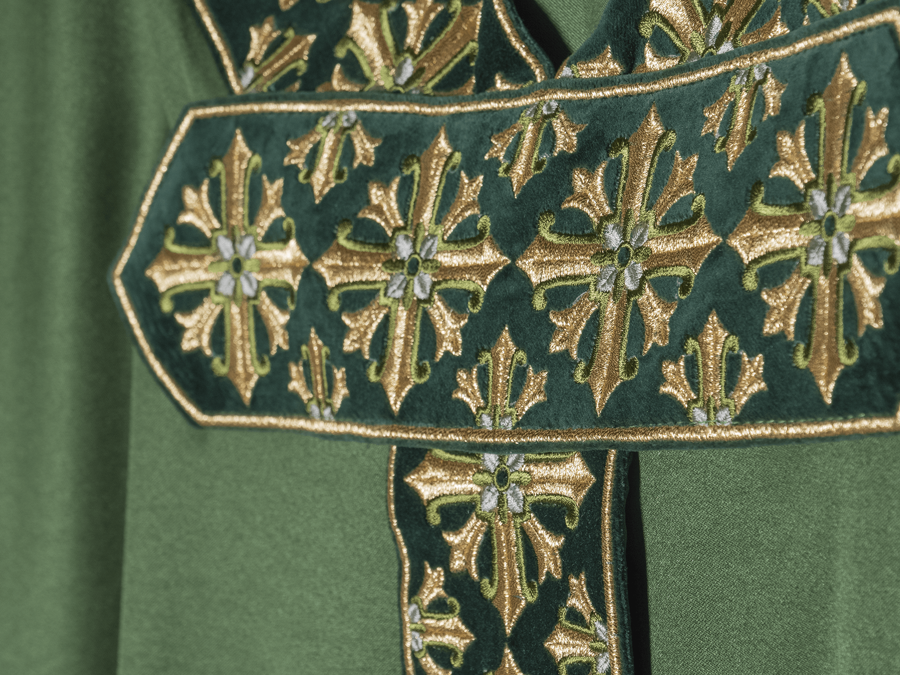 Casula con ricamo lucido in colore verde LE/7026/01 - PERILPRETE.IT