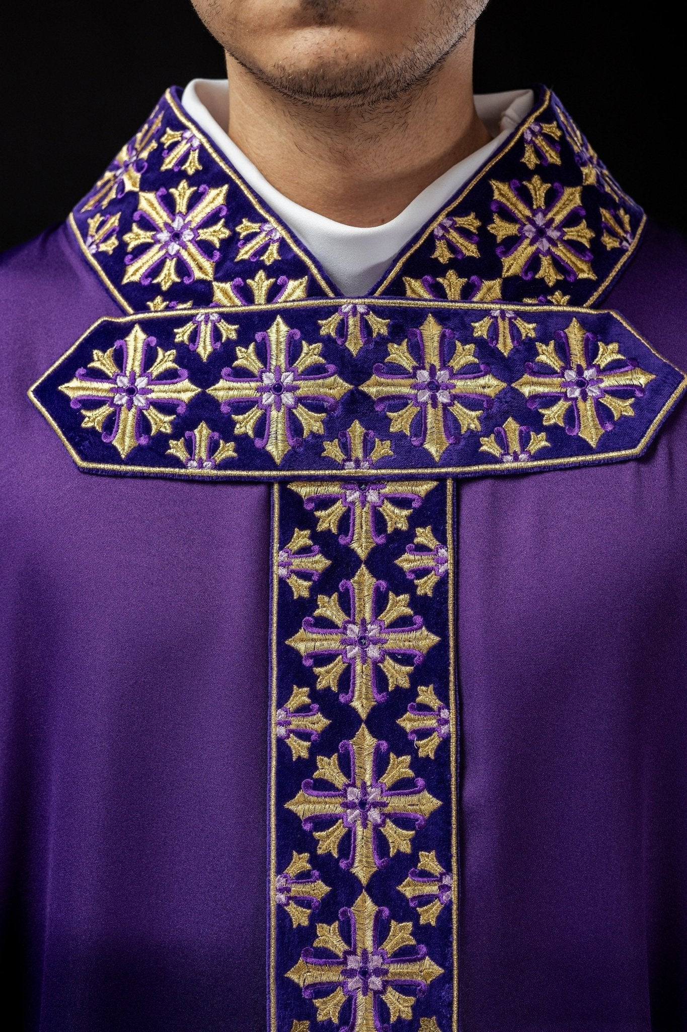 Casula con ricamo lucido in colore viola LE/7026/03 - PERILPRETE.IT