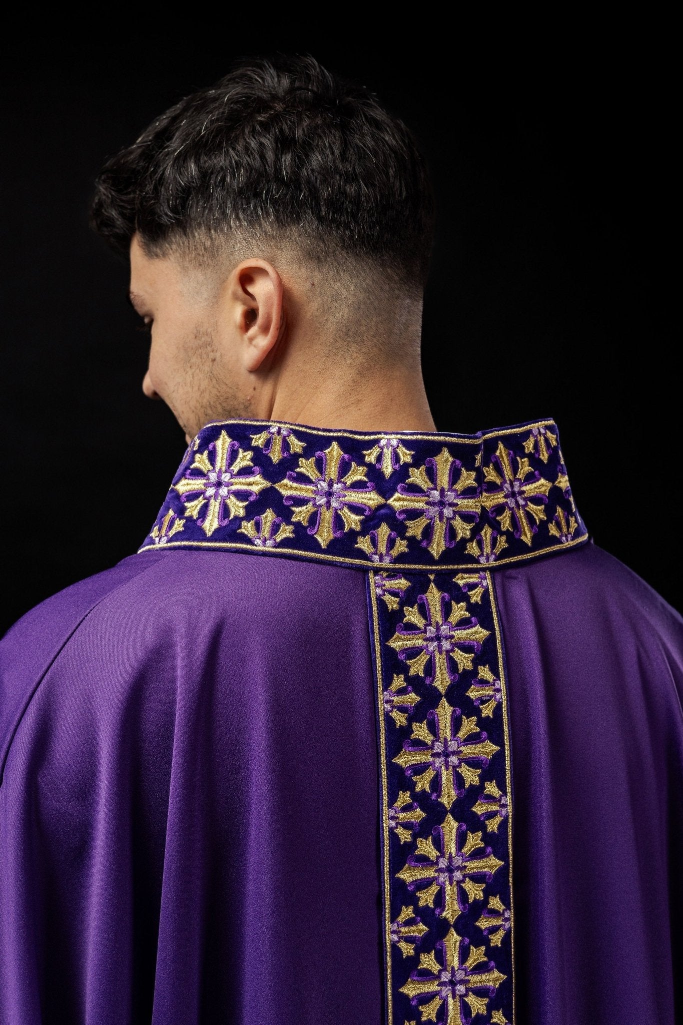 Casula con ricamo lucido in colore viola LE/7026/03 - PERILPRETE.IT
