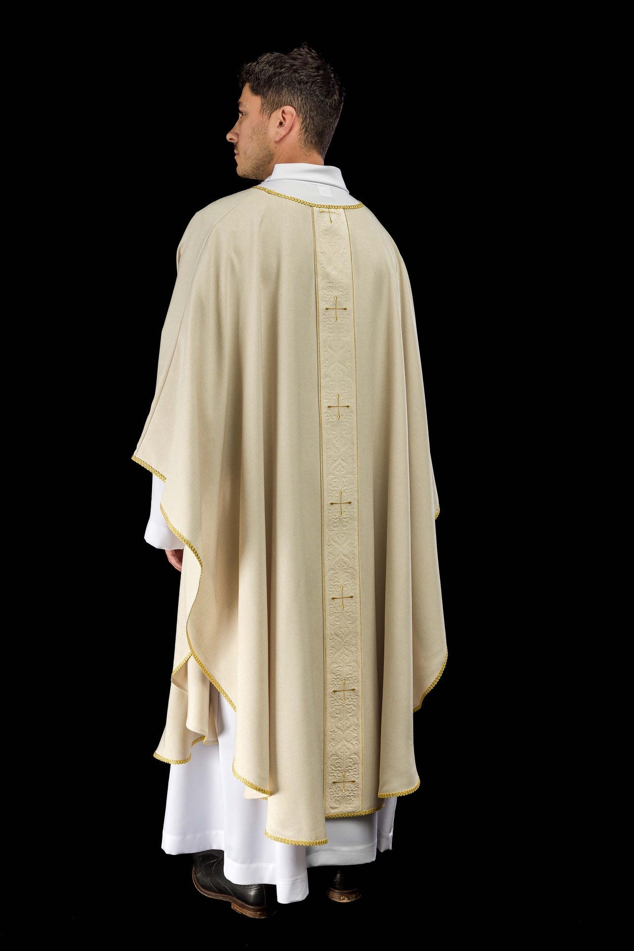 Casula di colore écru con fascia ricamata a croci LE/7074/05 - PERILPRETE.IT