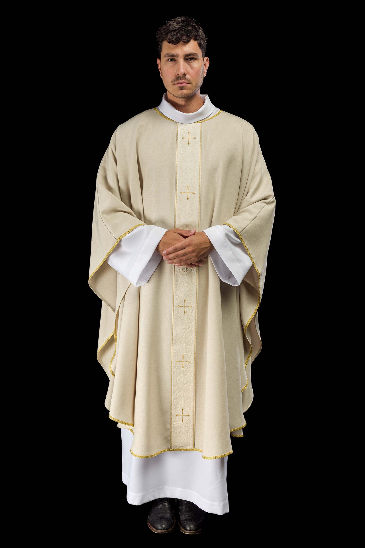 Casula di colore écru con fascia ricamata a croci LE/7074/05 - PERILPRETE.IT