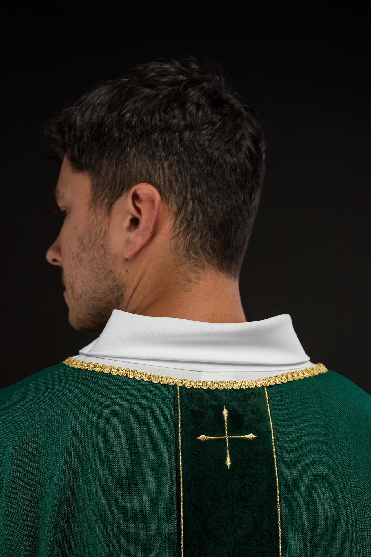 Casula di colore verde con fascia ricamata a croci LE/7074/01 - PERILPRETE.IT