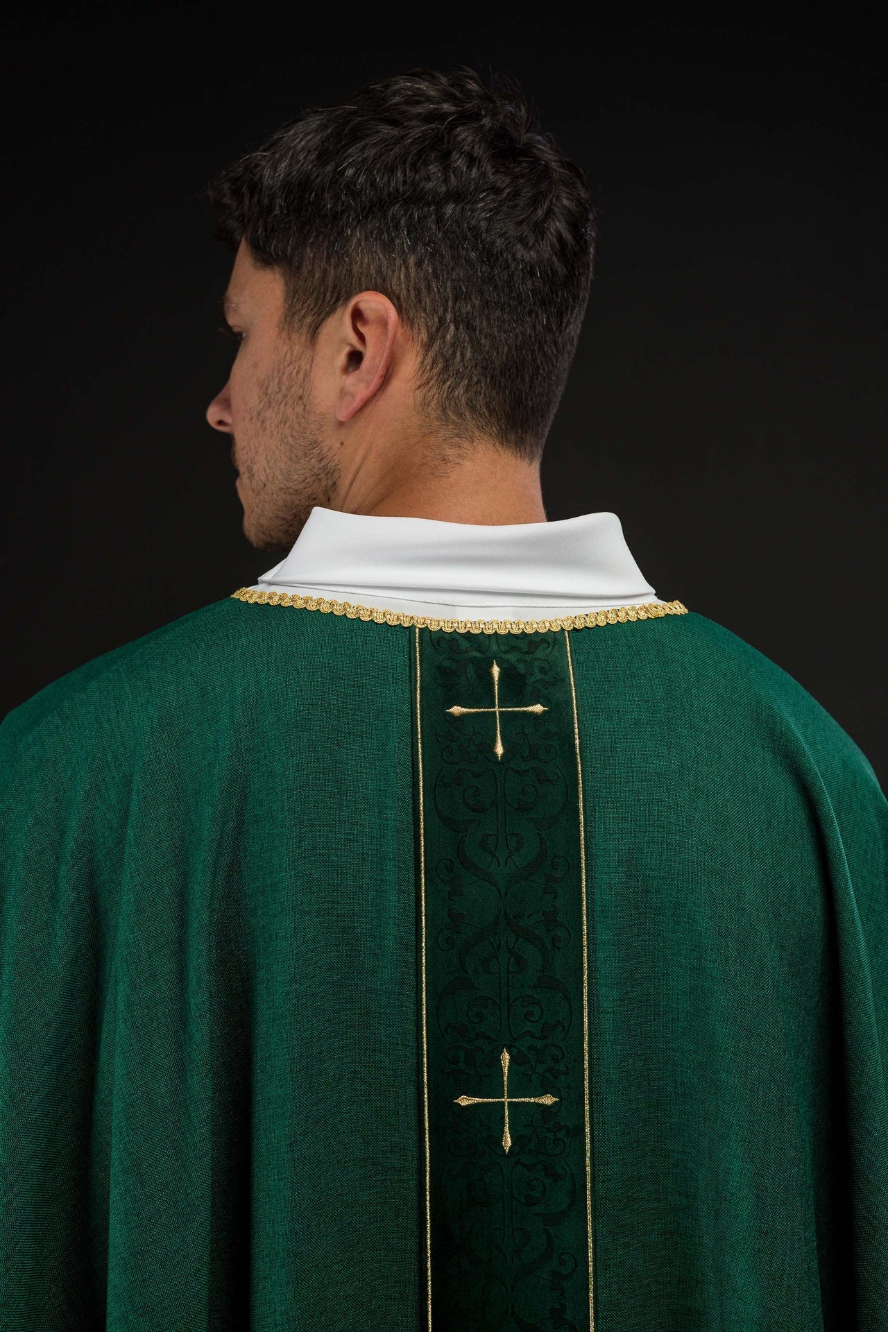 Casula di colore verde con fascia ricamata a croci LE/7074/01 - PERILPRETE.IT