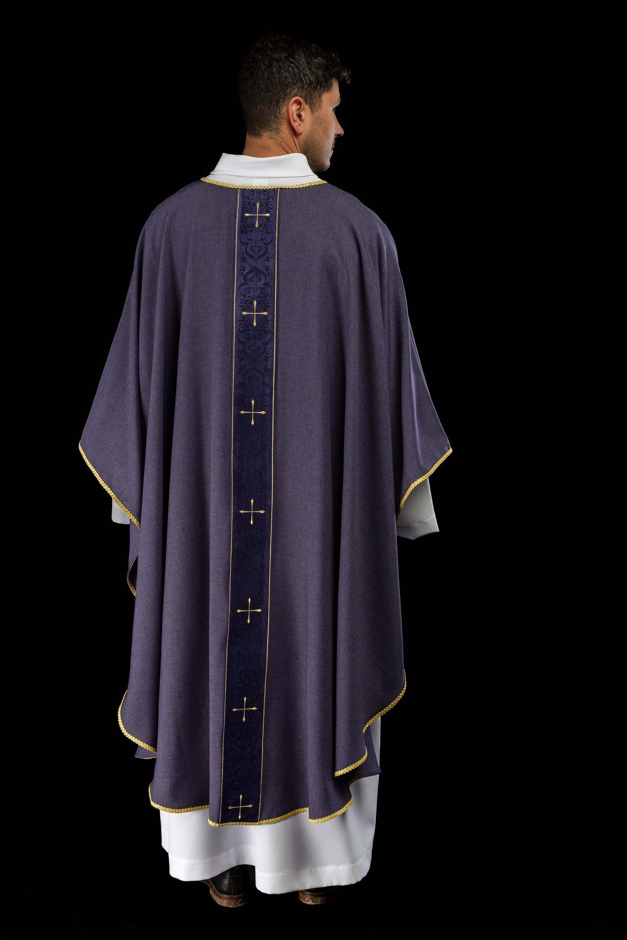 Casula di colore viola con fascia ricamata a croci LE/7074/03 - PERILPRETE.IT