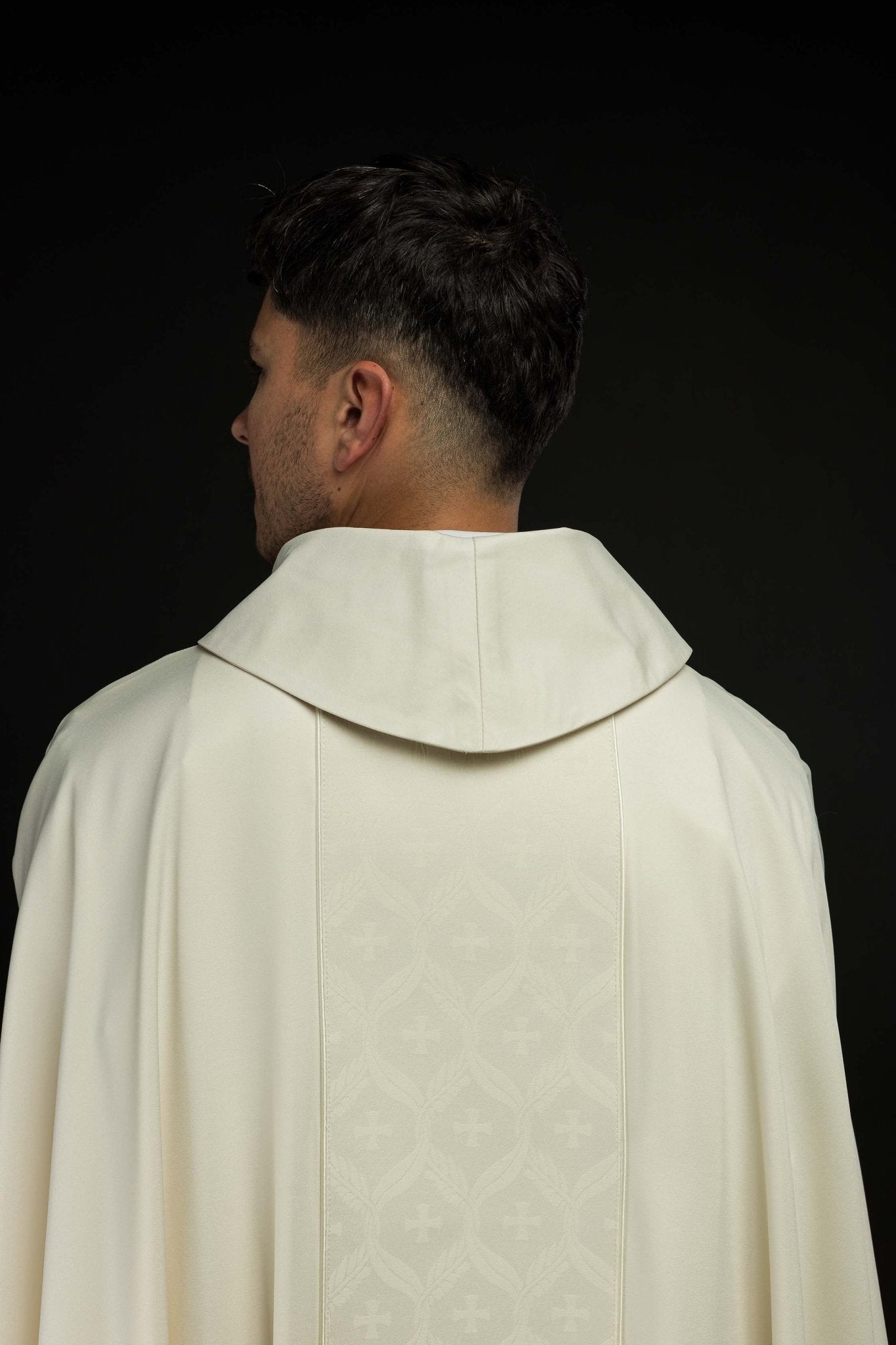 Casula écru con banda jacquard decorata con croci KOR/402/05/53 - PERILPRETE.IT