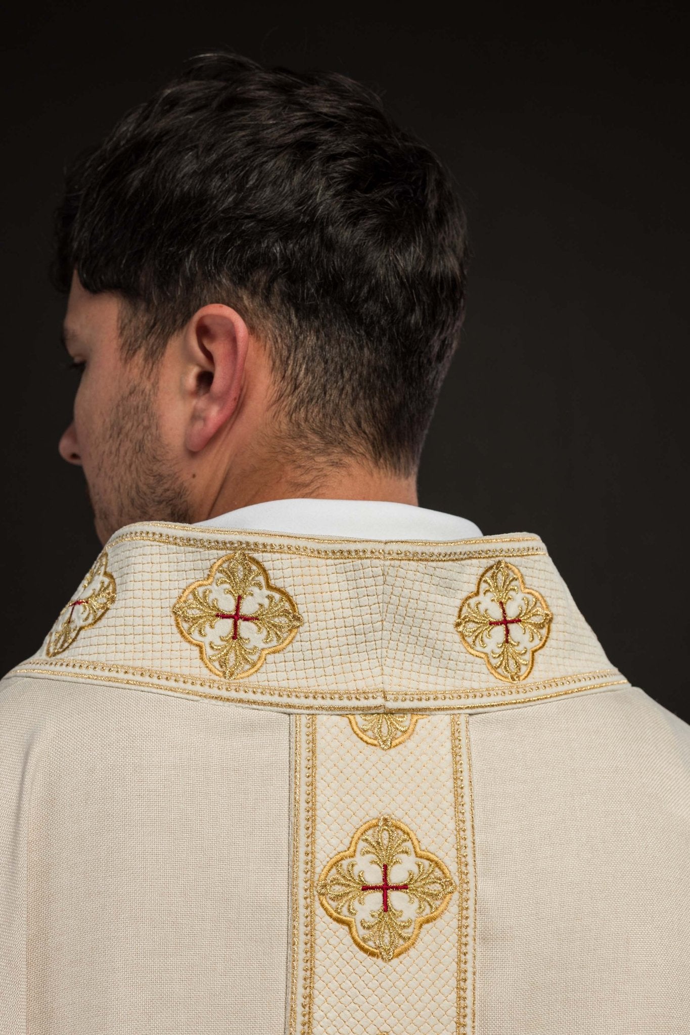 Casula in ecru con cintura ricamata e collo incrociato S-7069-05-70 - PERILPRETE.IT
