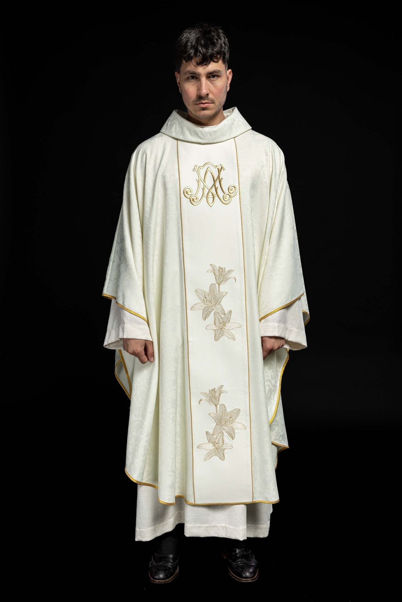 Casula liturgica mariana con gigli ricamati S - 7058 - 05 - 81 - PERILPRETE.IT